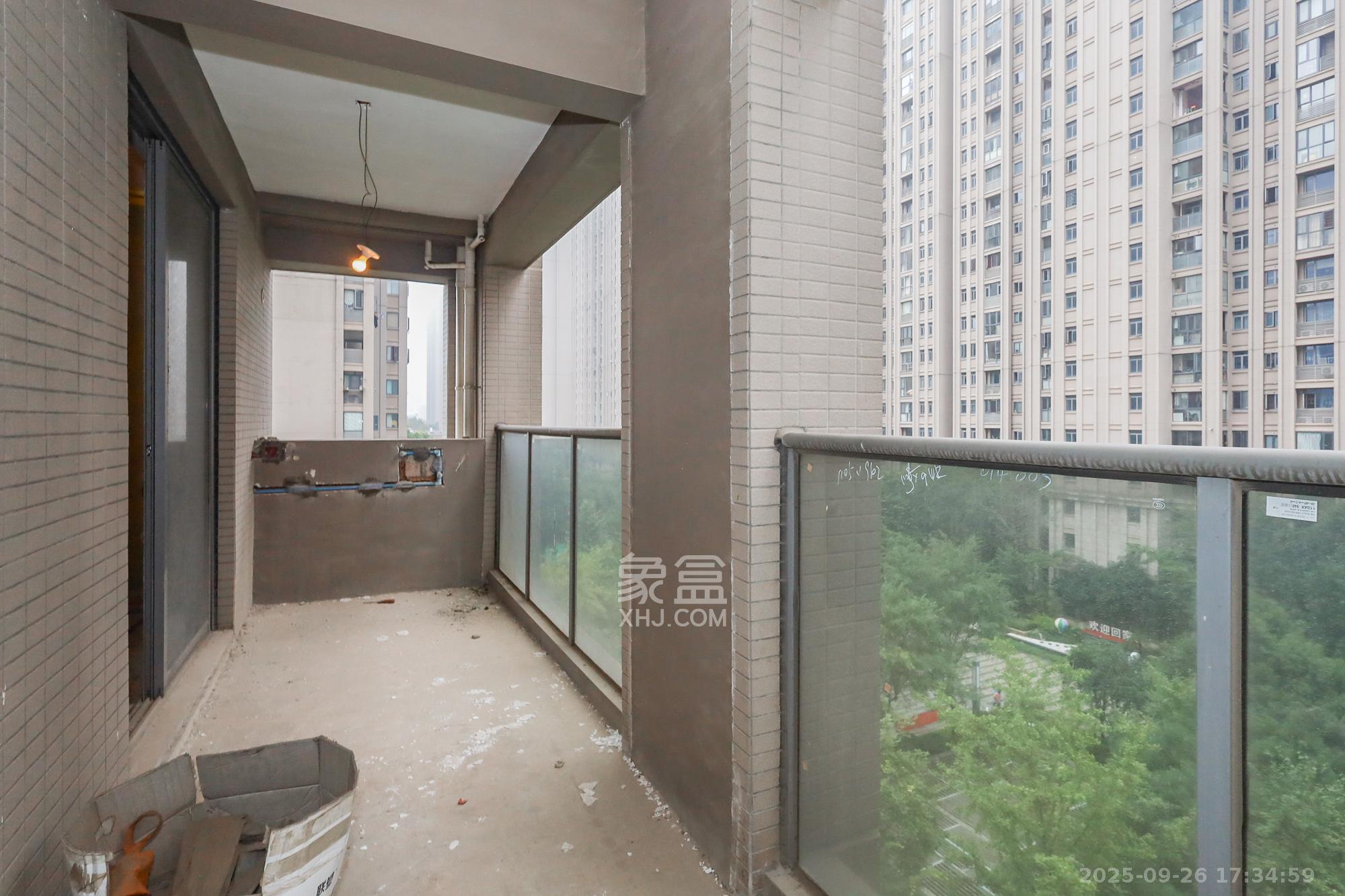 八方小区B区  3室2厅2卫    450.0万阳台