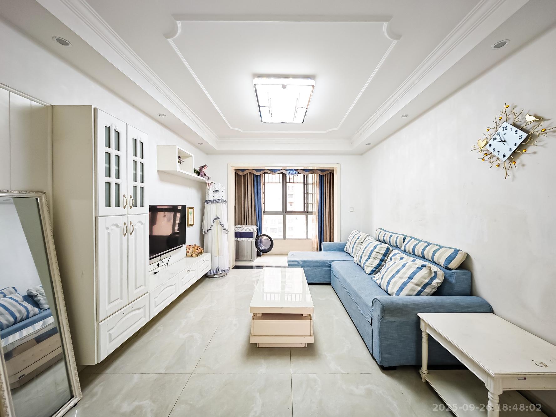 钱隆世家 3室2厅1卫 72.0万 钱隆世家 3室2厅1卫 72.0万客厅