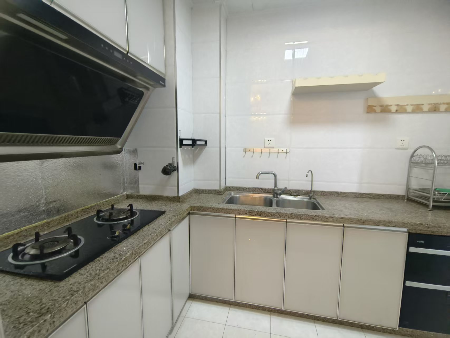 盛世金源  2室2厅2卫    2500.0元/月 盛世金源  2室2厅2卫    2500.0元/月室内图