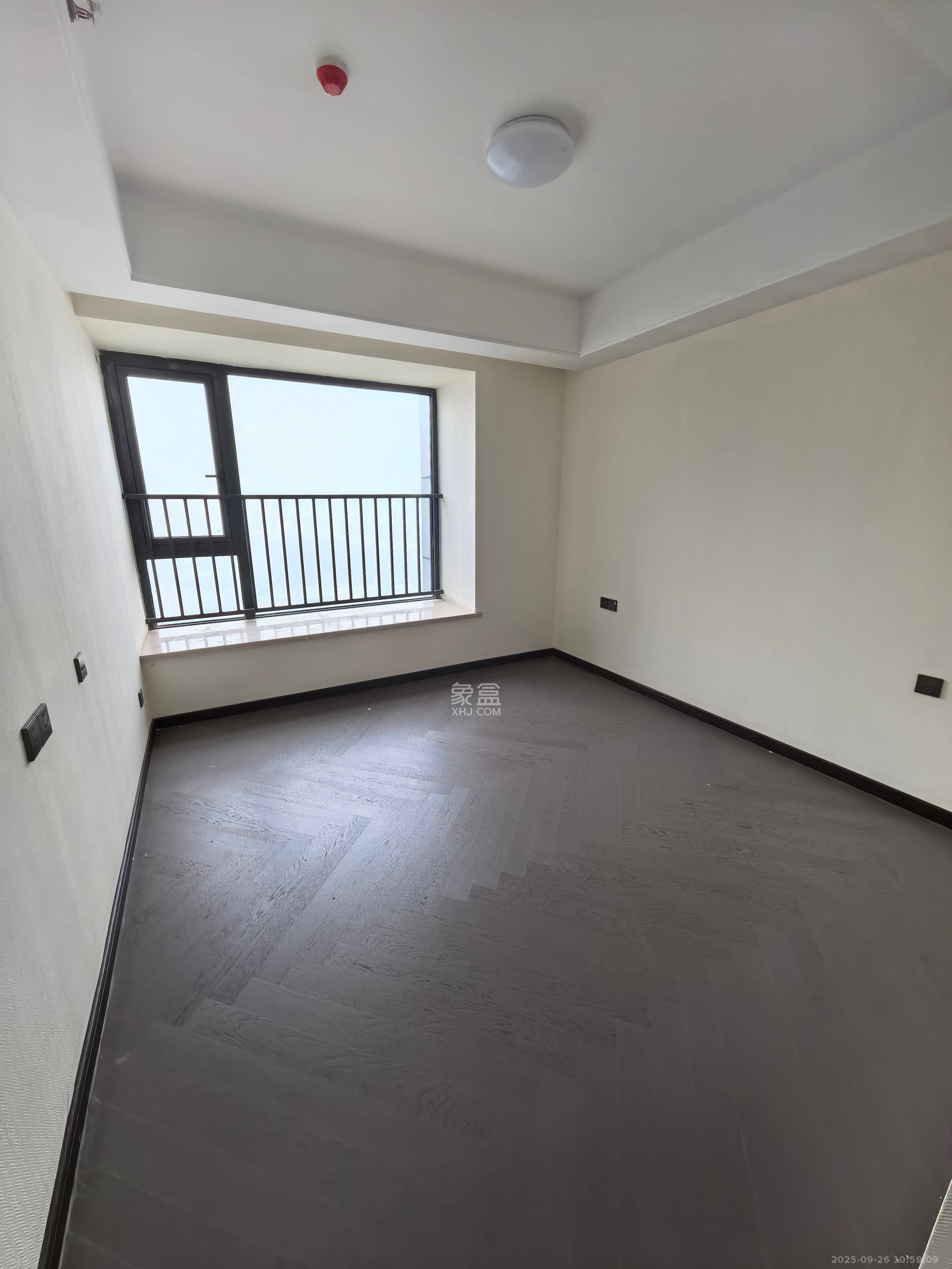 绿地V岛 4室2厅3卫 8000.0元/月 绿地V岛 4室2厅3卫 8000.0元/月室内图