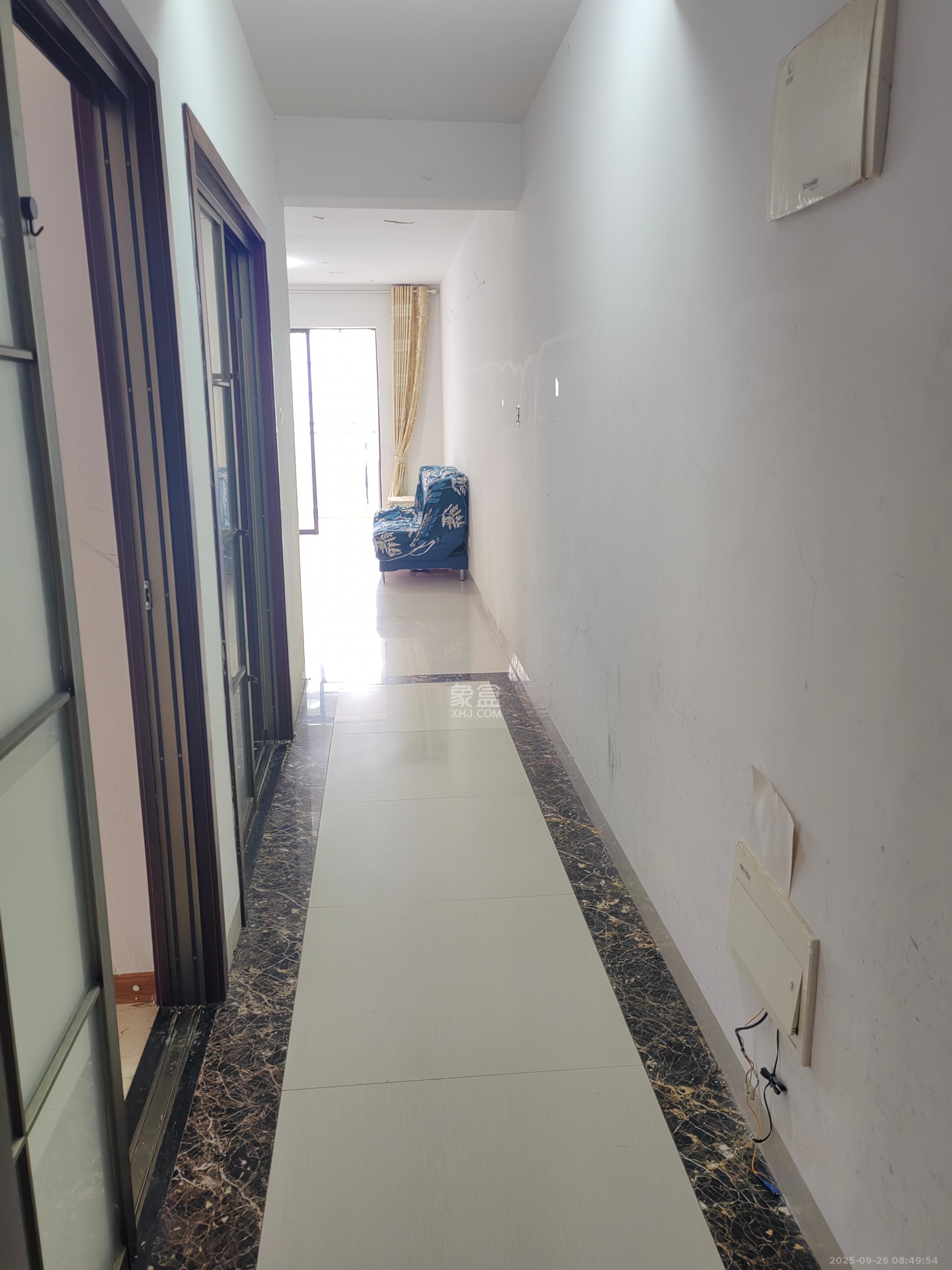 华润凤凰城二期  2室1厅1卫    1600.0元/月室内图