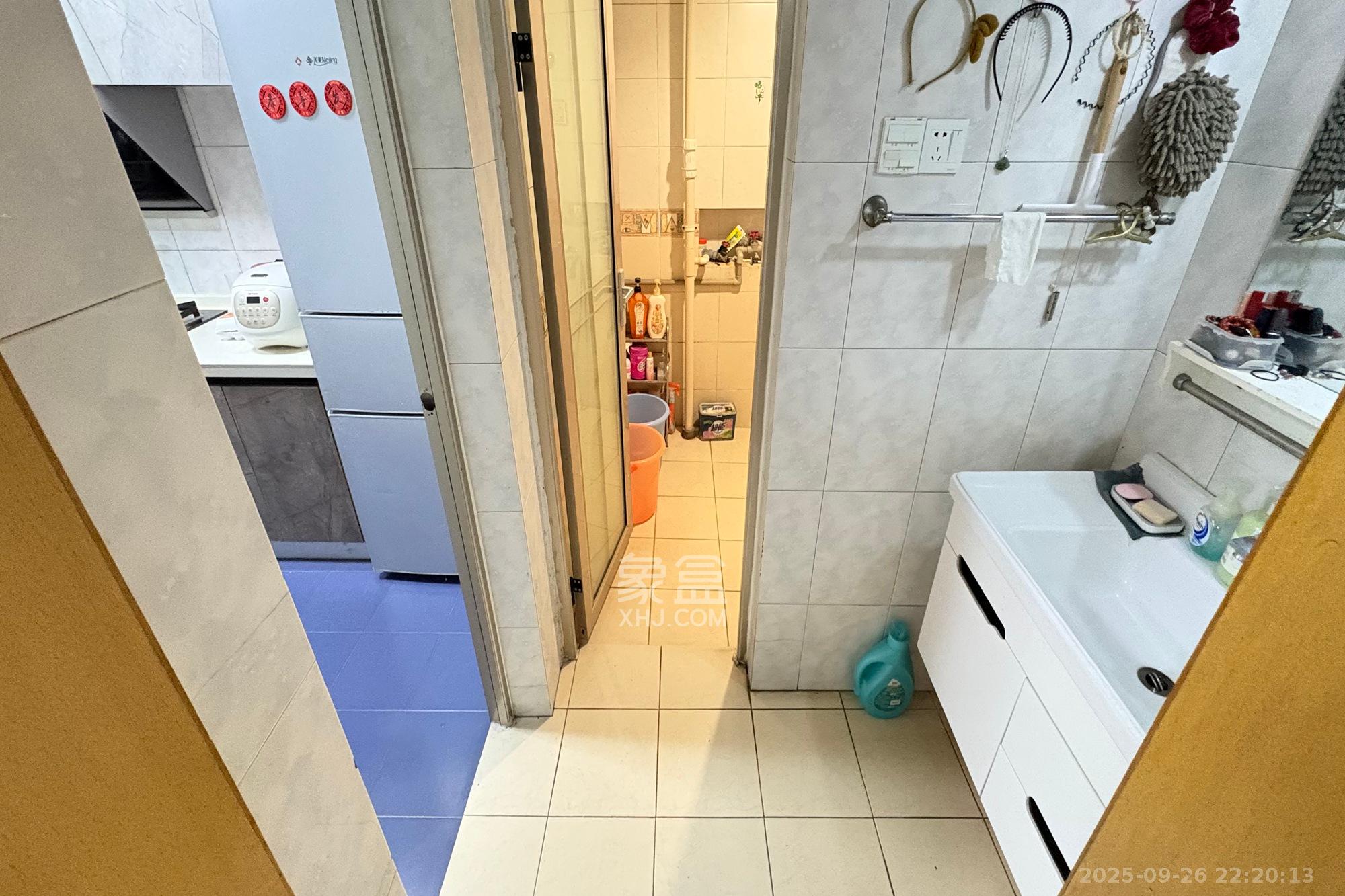 南明苑西区 3室2厅2卫 82.0万 南明苑西区 3室2厅2卫 82.0万卫生间