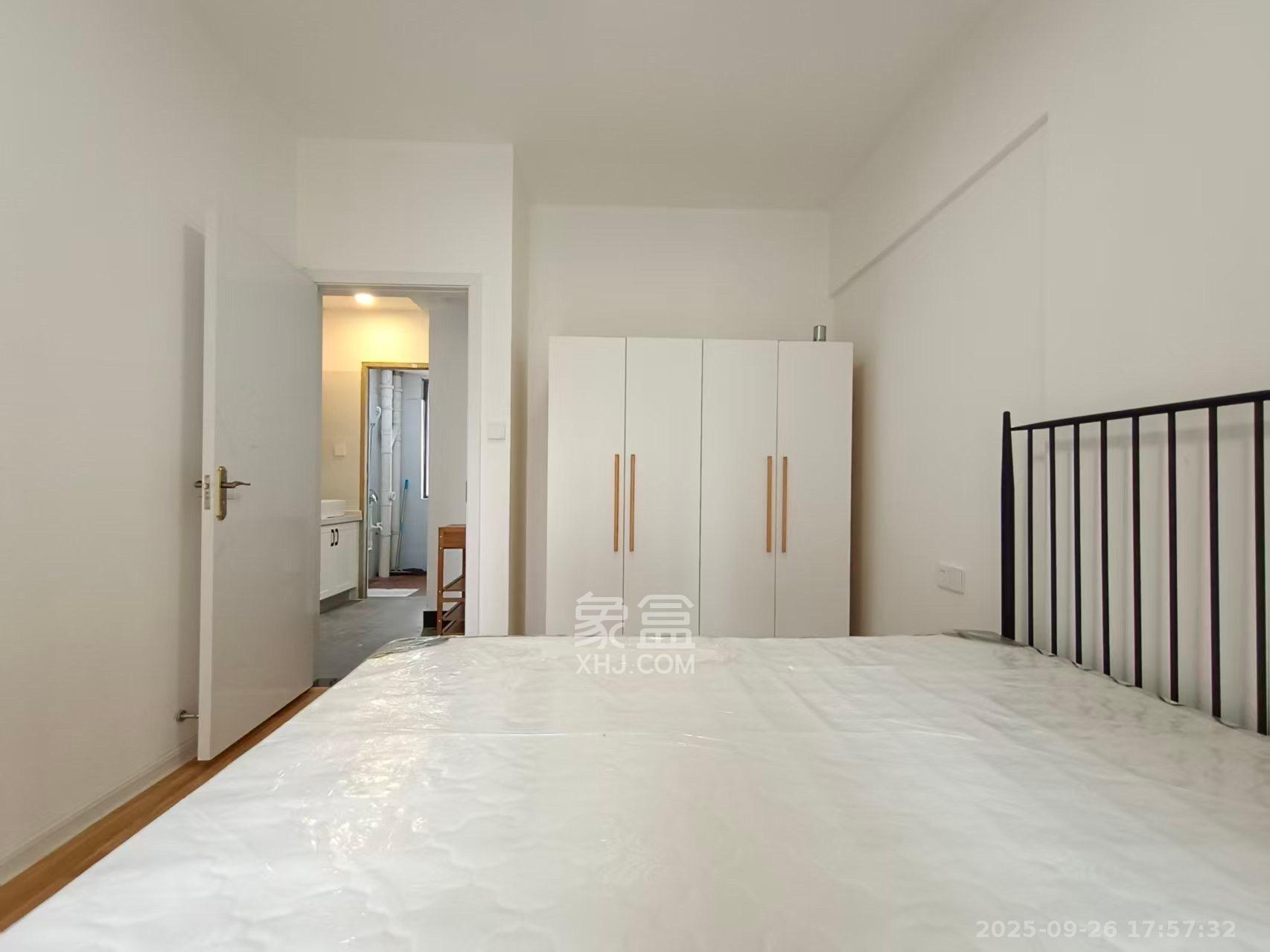 荣盛花语馨苑 4室2厅2卫 2800.0元/月 荣盛花语馨苑 4室2厅2卫 2800.0元/月室内图