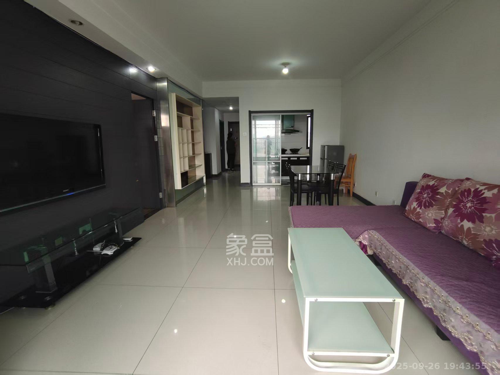 阳光100三期 3室2厅1卫 2300.0元/月 阳光100三期 3室2厅1卫 2300.0元/月室内图