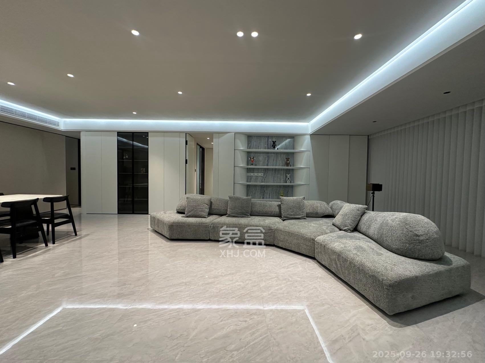 招商蛇口滨江境  4室2厅3卫    13000.0元/月室内图