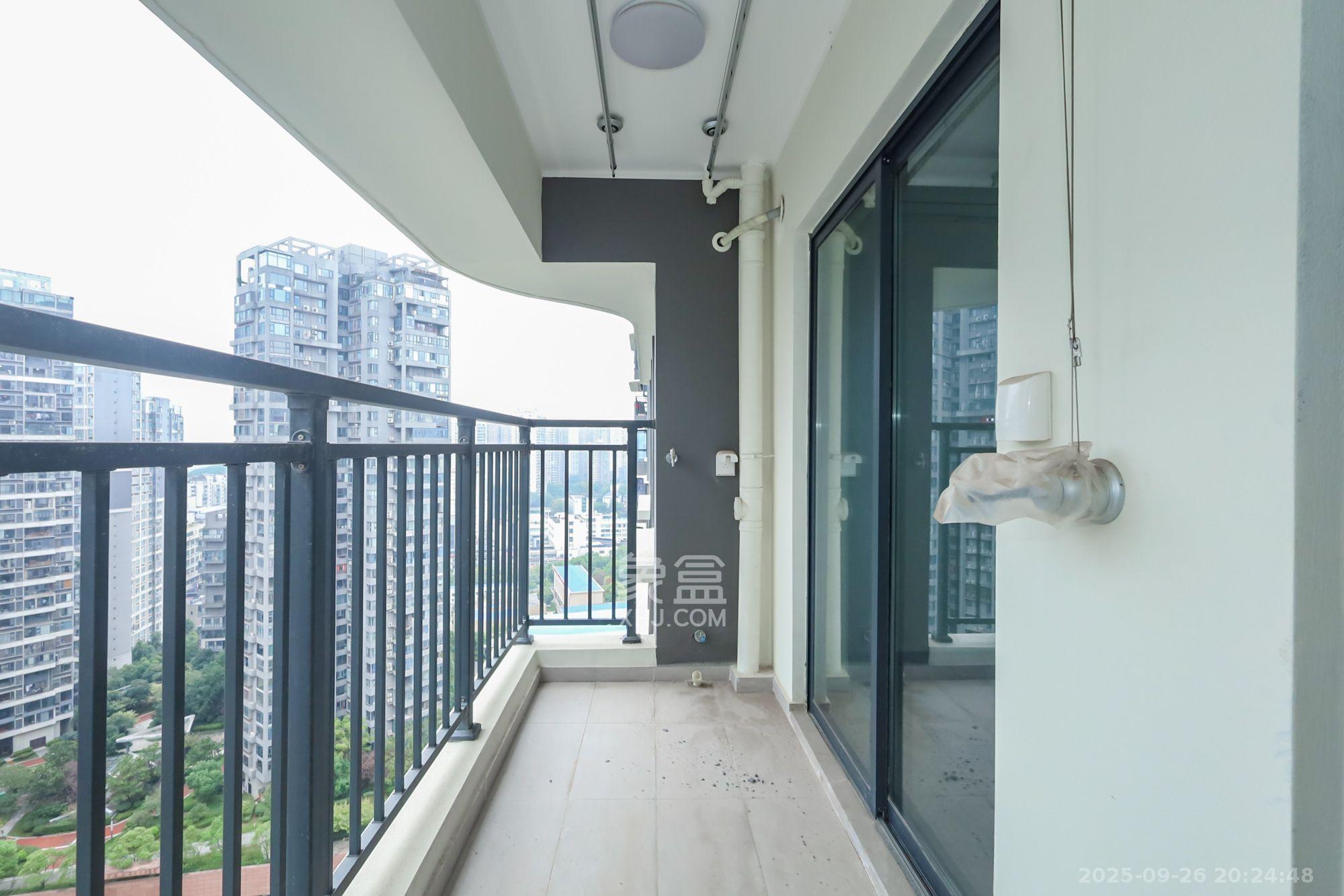 滨江府1913 4室2厅2卫 4000.0元/月 滨江府1913 4室2厅2卫 4000.0元/月室内图