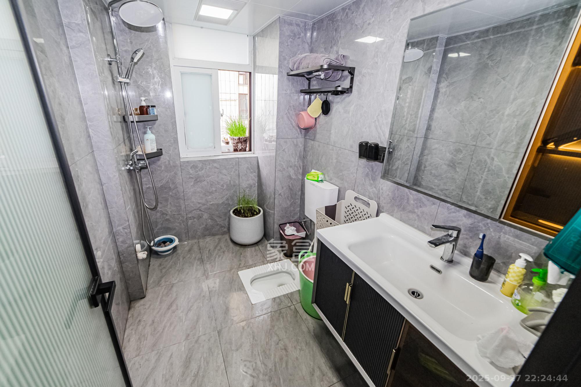 北辰三角洲C2区  3室2厅2卫    228.0万卫生间