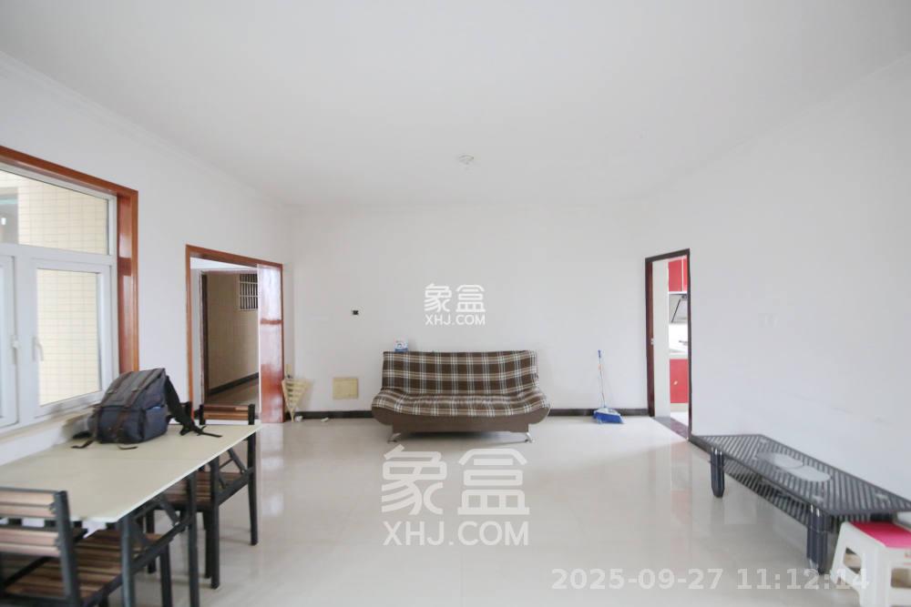 泊爱蓝湾 3室2厅1卫 2600.0元/月 泊爱蓝湾 3室2厅1卫 2600.0元/月室内图