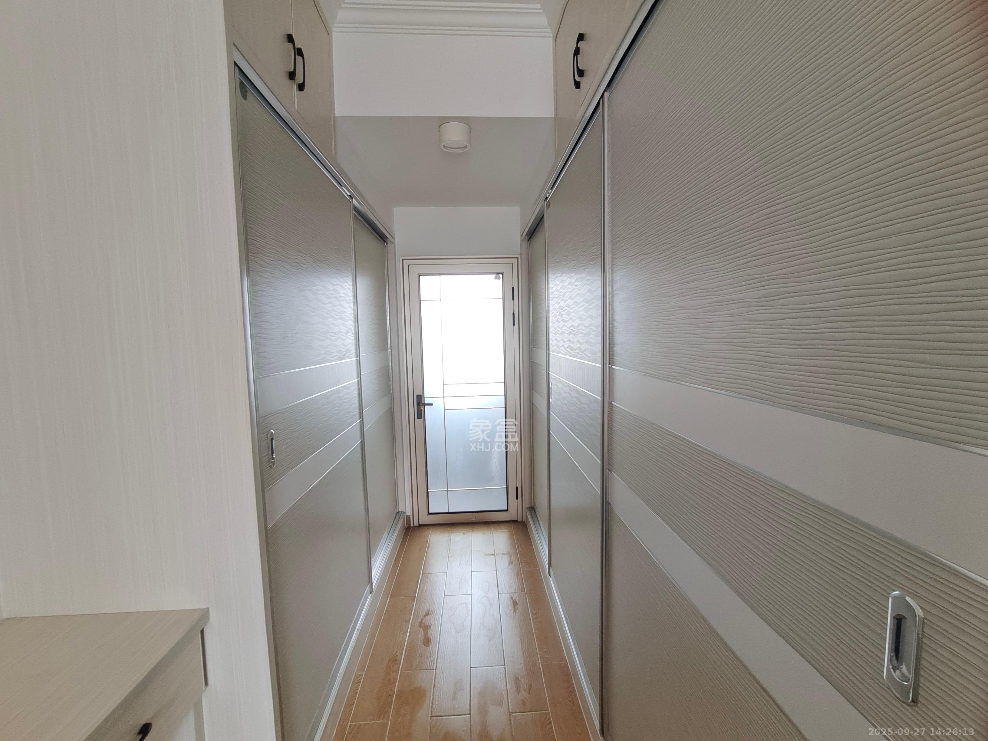 西湖鸿运佳苑  3室2厅2卫    2000.0元/月室内图