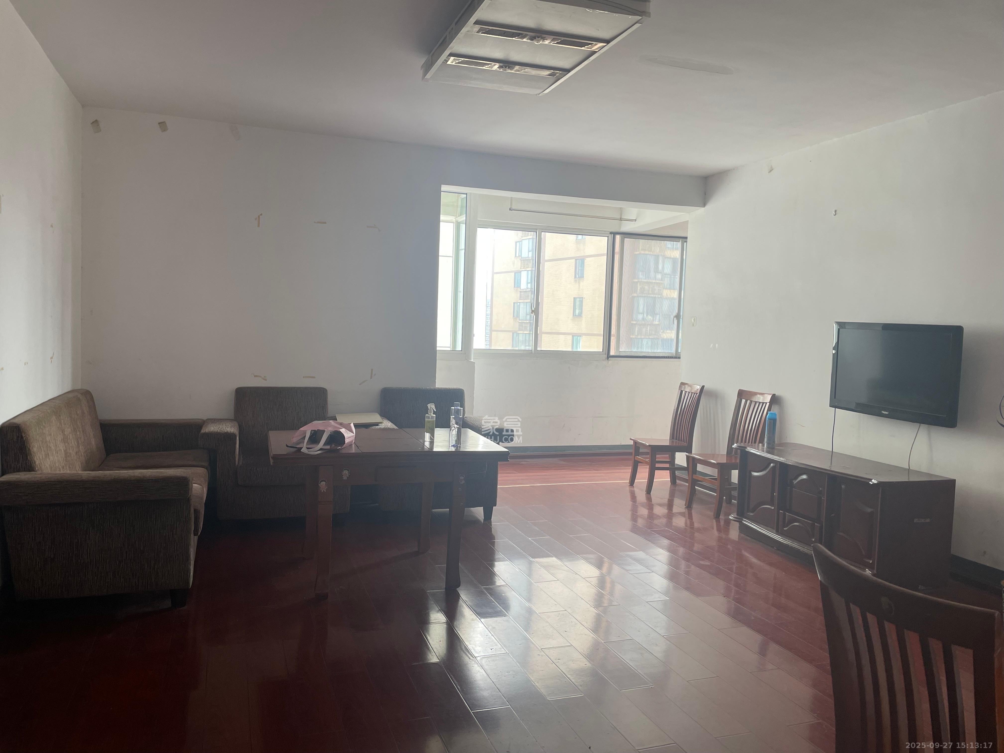 桔香鑫城 4室2厅2卫 2000.0元/月 桔香鑫城 4室2厅2卫 2000.0元/月室内图