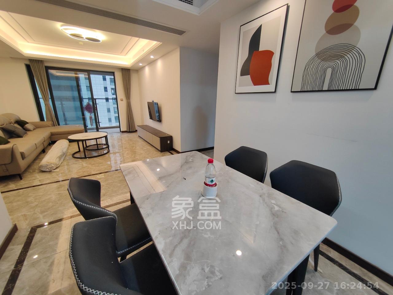 绿地长沙城际空间站（绿地新里佳苑）  4室2厅2卫    3700.0元/月室内图