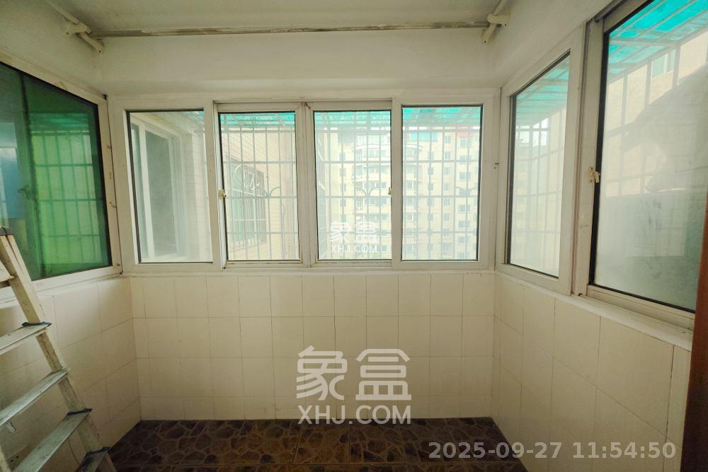 今利园 3室2厅2卫 2400.0元/月 今利园 3室2厅2卫 2400.0元/月室内图