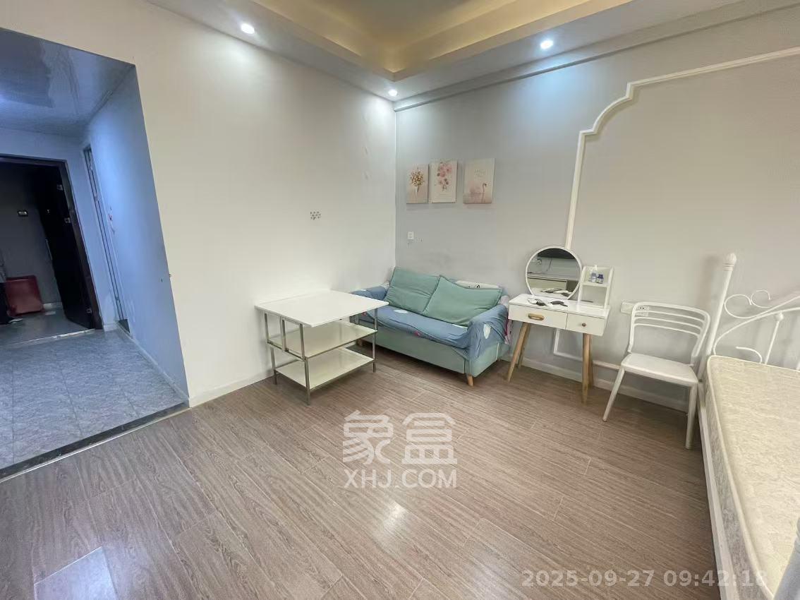 沁园春御院  1室1厅1卫    1800.0元/月室内图