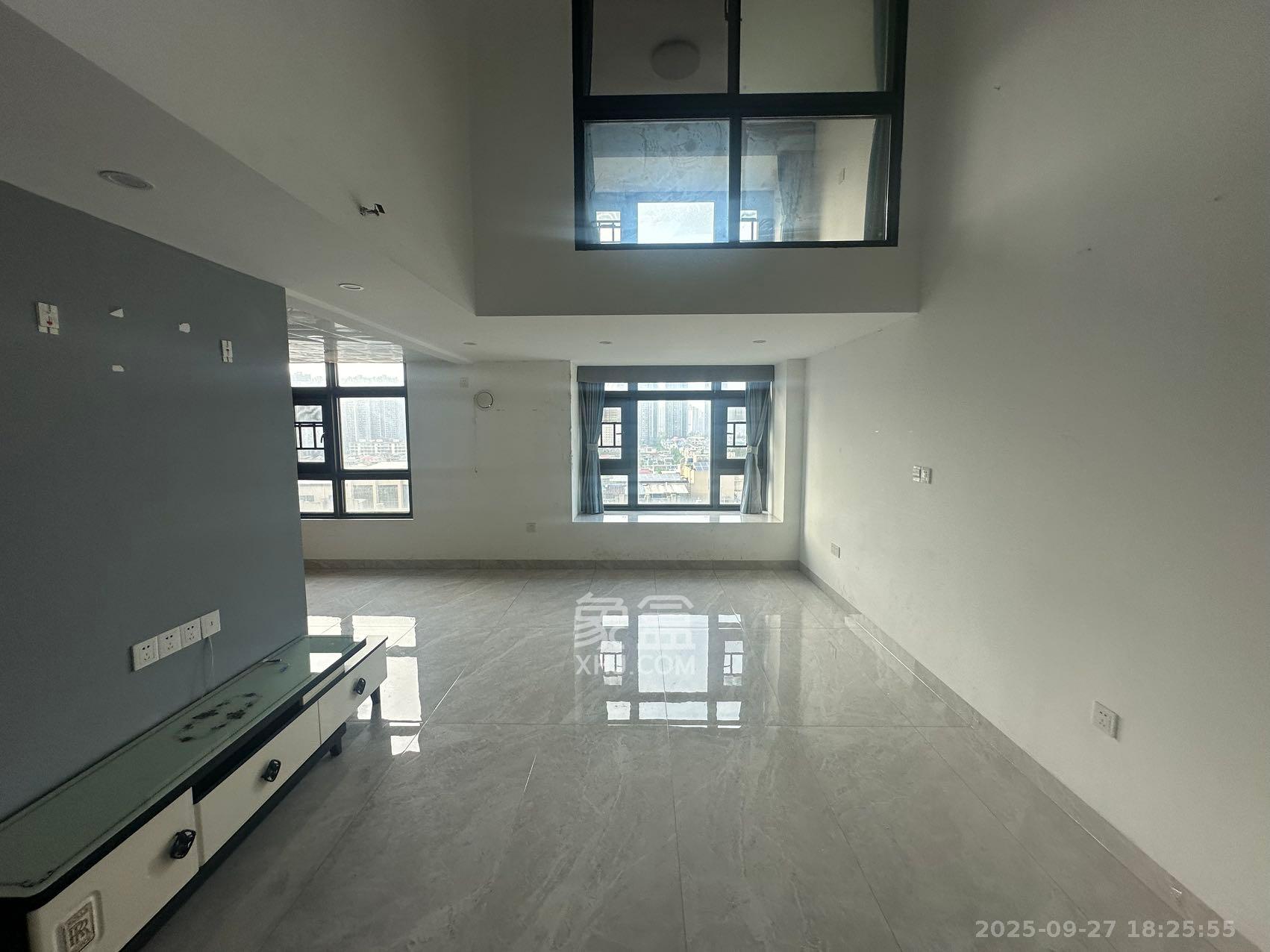 恒大御景半岛锦绣苑  2室2厅1卫    2800.0元/月 恒大御景半岛锦绣苑  2室2厅1卫    2800.0元/月