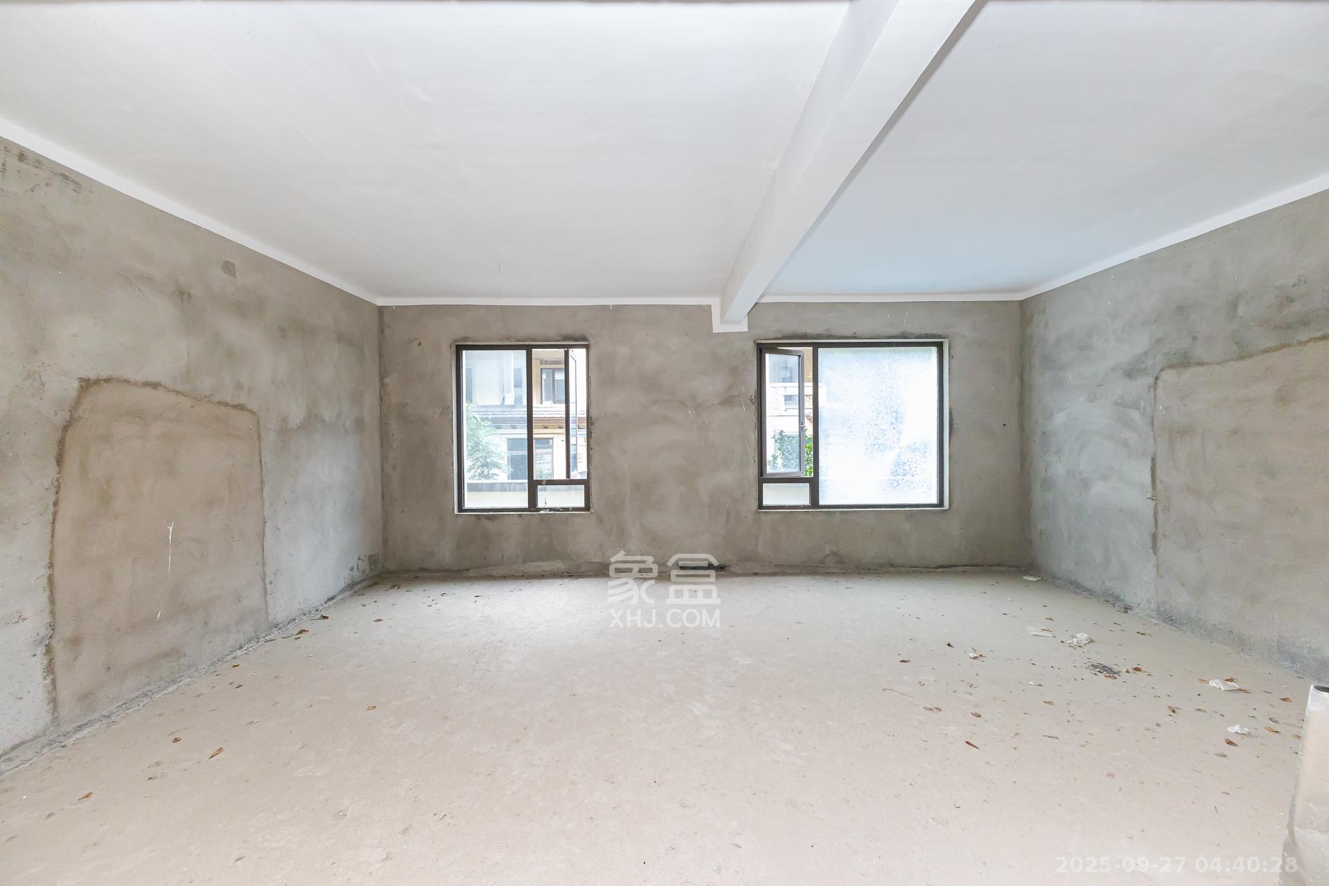 龙湖璟宸原著（龙湖紫宸）  5室2厅4卫    290.0万卧室