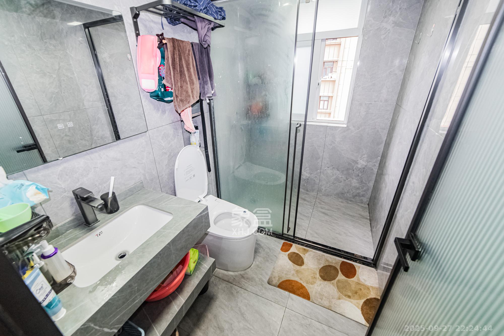 北辰三角洲C2区  3室2厅2卫    228.0万卫生间