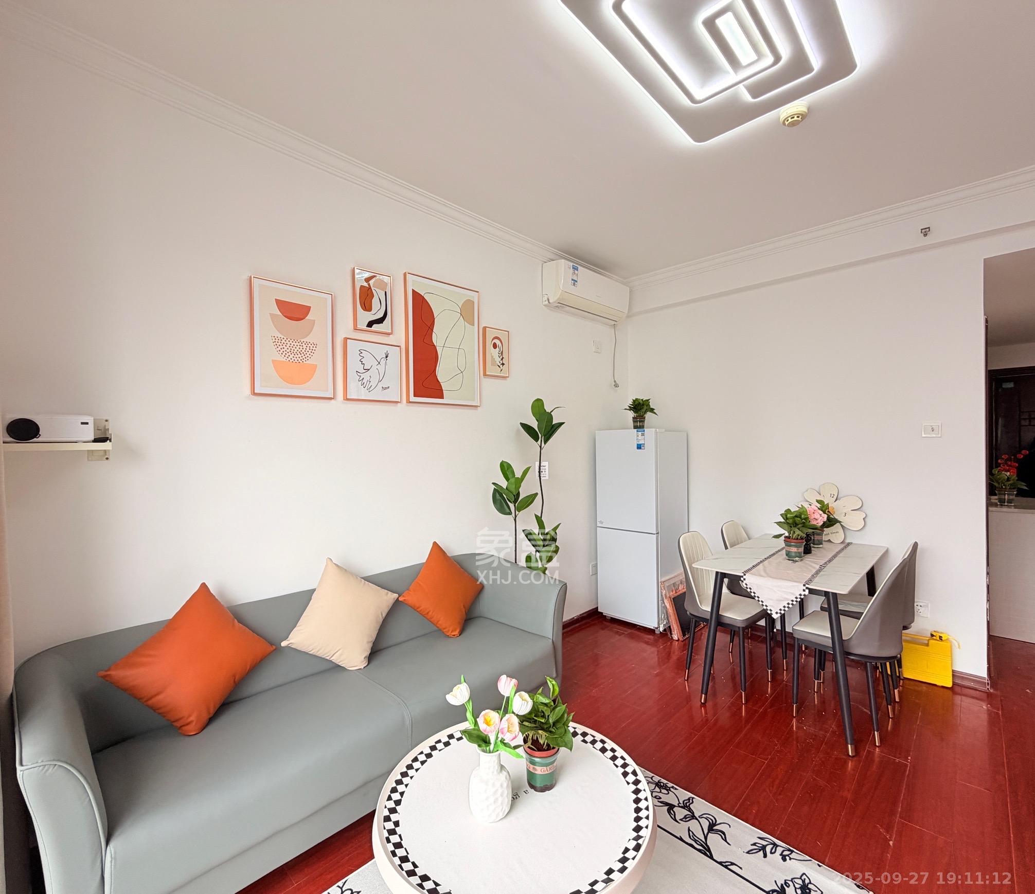 华润五彩城 3室2厅1卫 2000.0元/月 华润五彩城 3室2厅1卫 2000.0元/月室内图