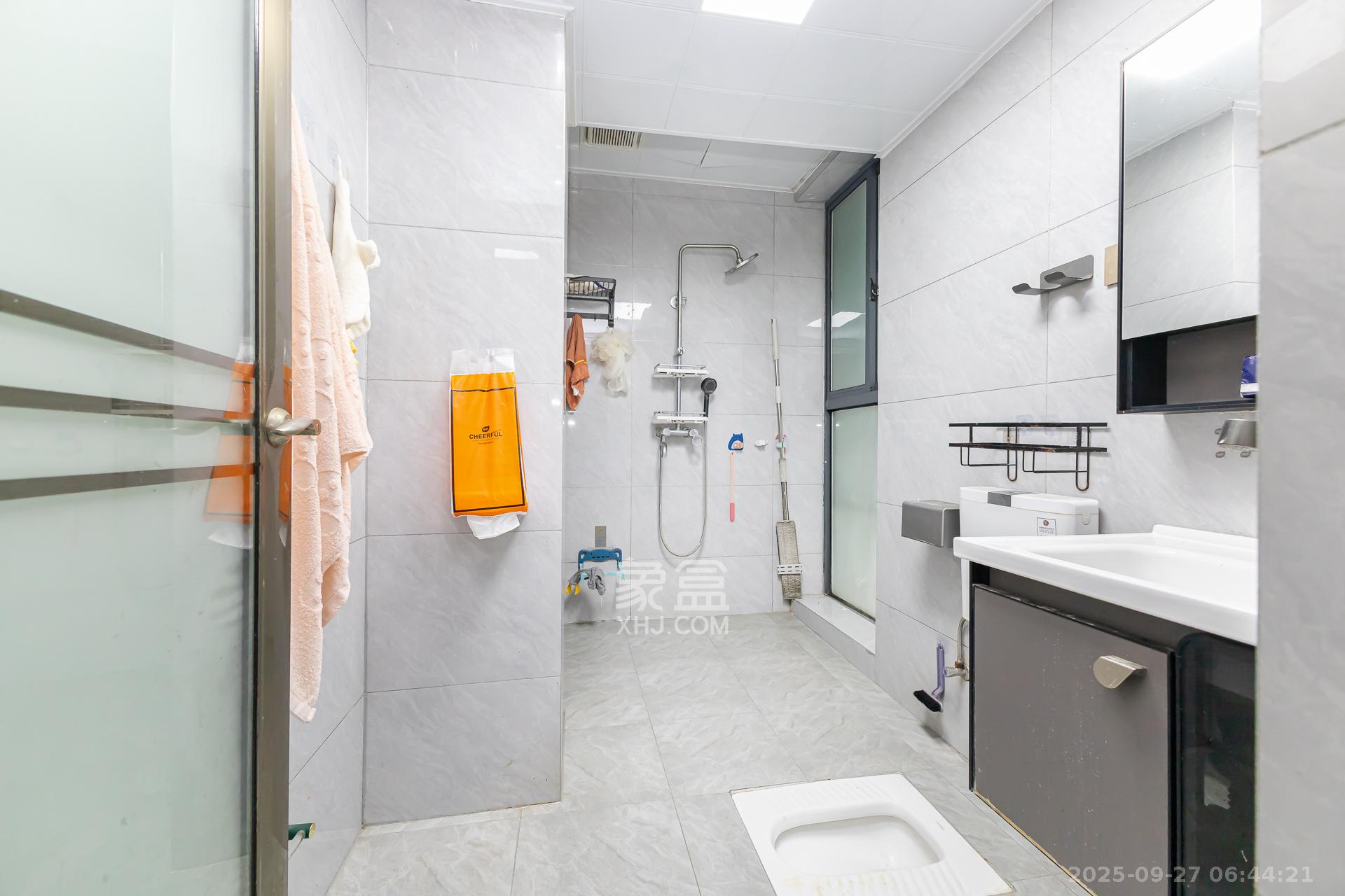 浩龙音乐界  3室2厅2卫    52.0万卫生间