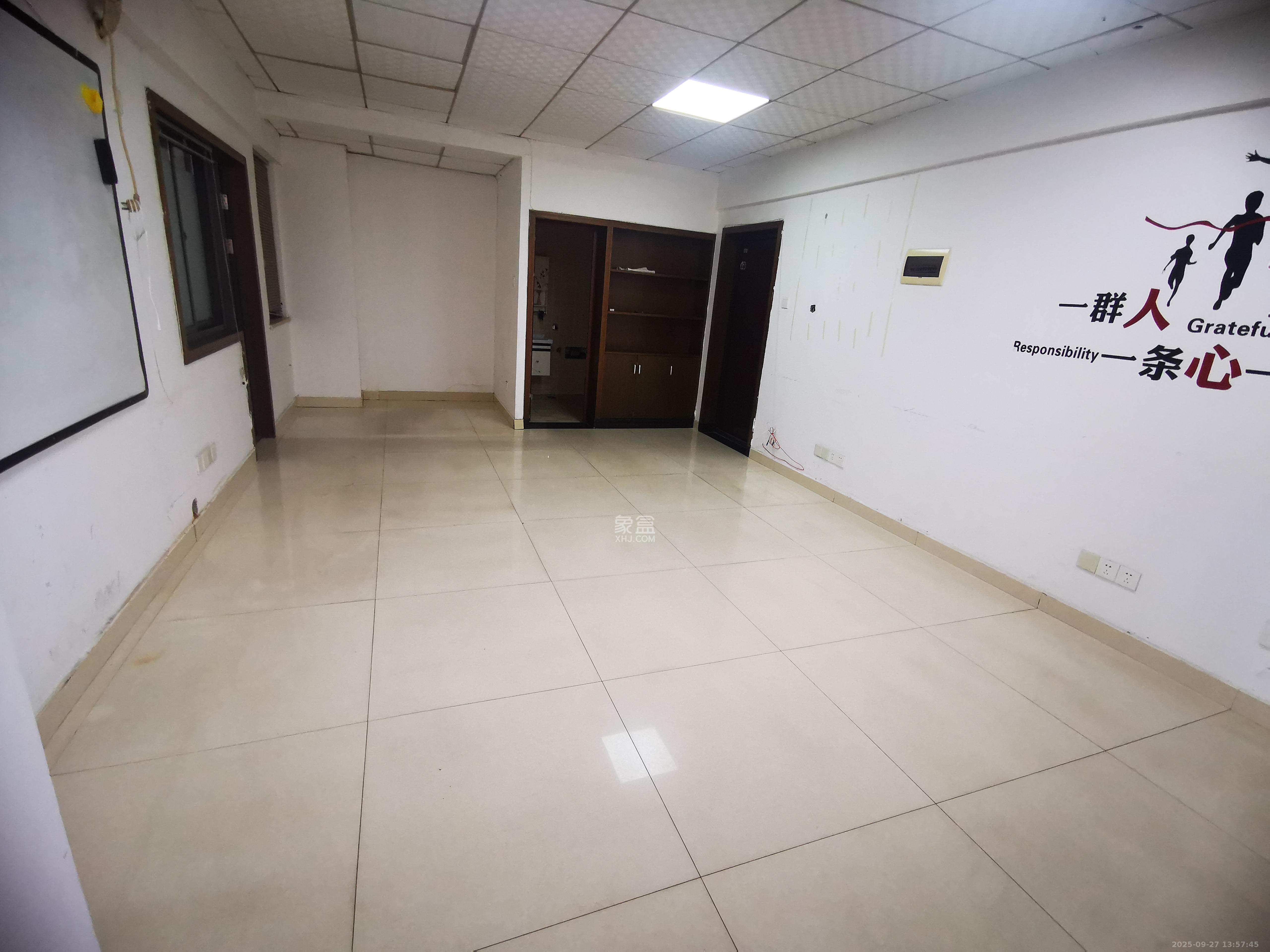 摩天一号 1室1厅1卫 1800.0元/月 摩天一号 1室1厅1卫 1800.0元/月室内图