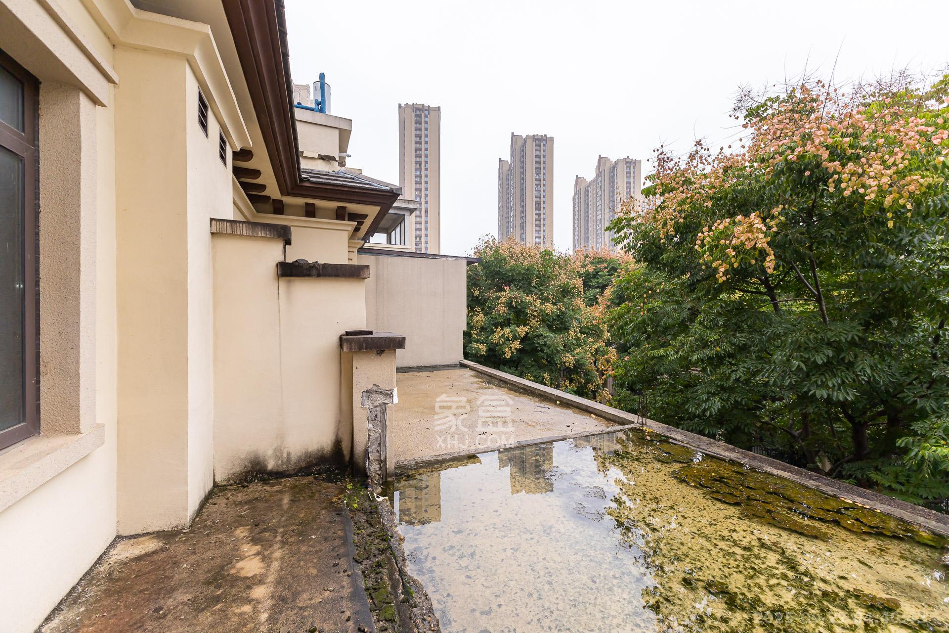 龙湖璟宸原著（龙湖紫宸）  5室2厅4卫    290.0万卧室