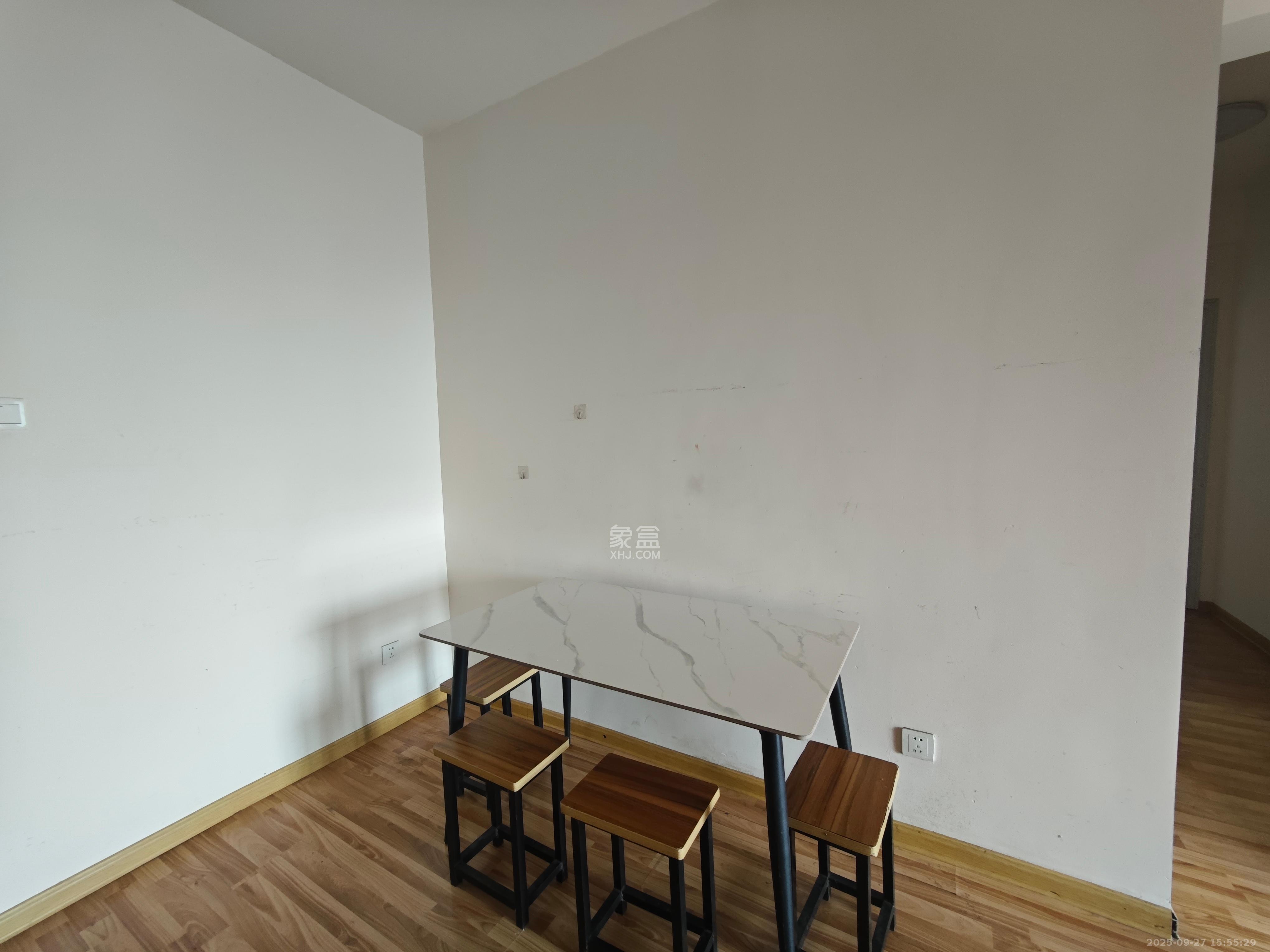 和悦城(蟠龙景苑) 2室2厅1卫 1800.0元/月 和悦城(蟠龙景苑) 2室2厅1卫 1800.0元/月室内图