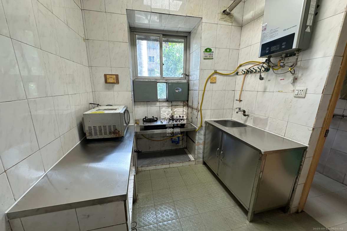 长监宿舍 2室1厅1卫 1300.0元/月 长监宿舍 2室1厅1卫 1300.0元/月室内图