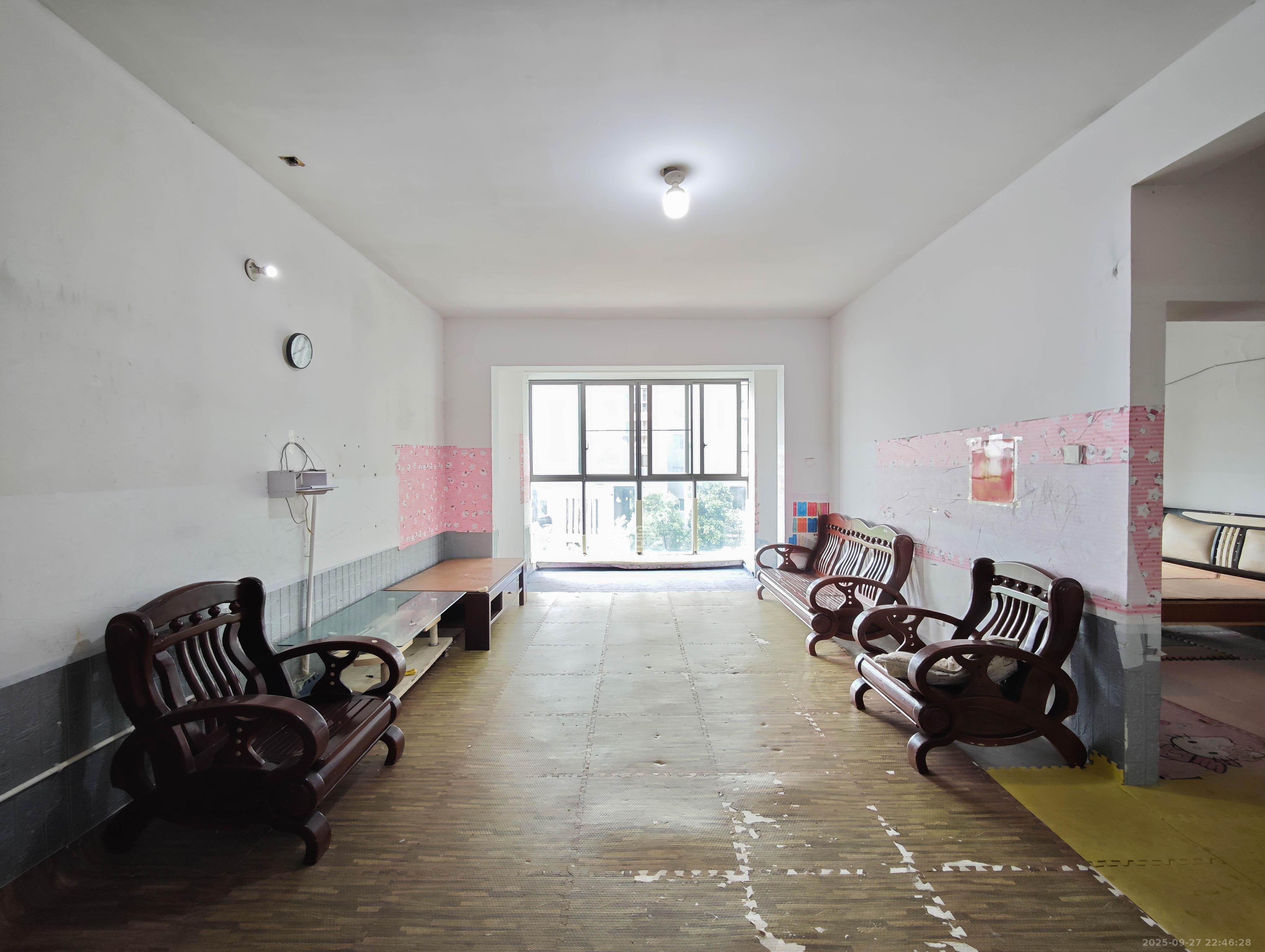 颐和佳园 1室1厅1卫 68.0万 颐和佳园 1室1厅1卫 68.0万客厅