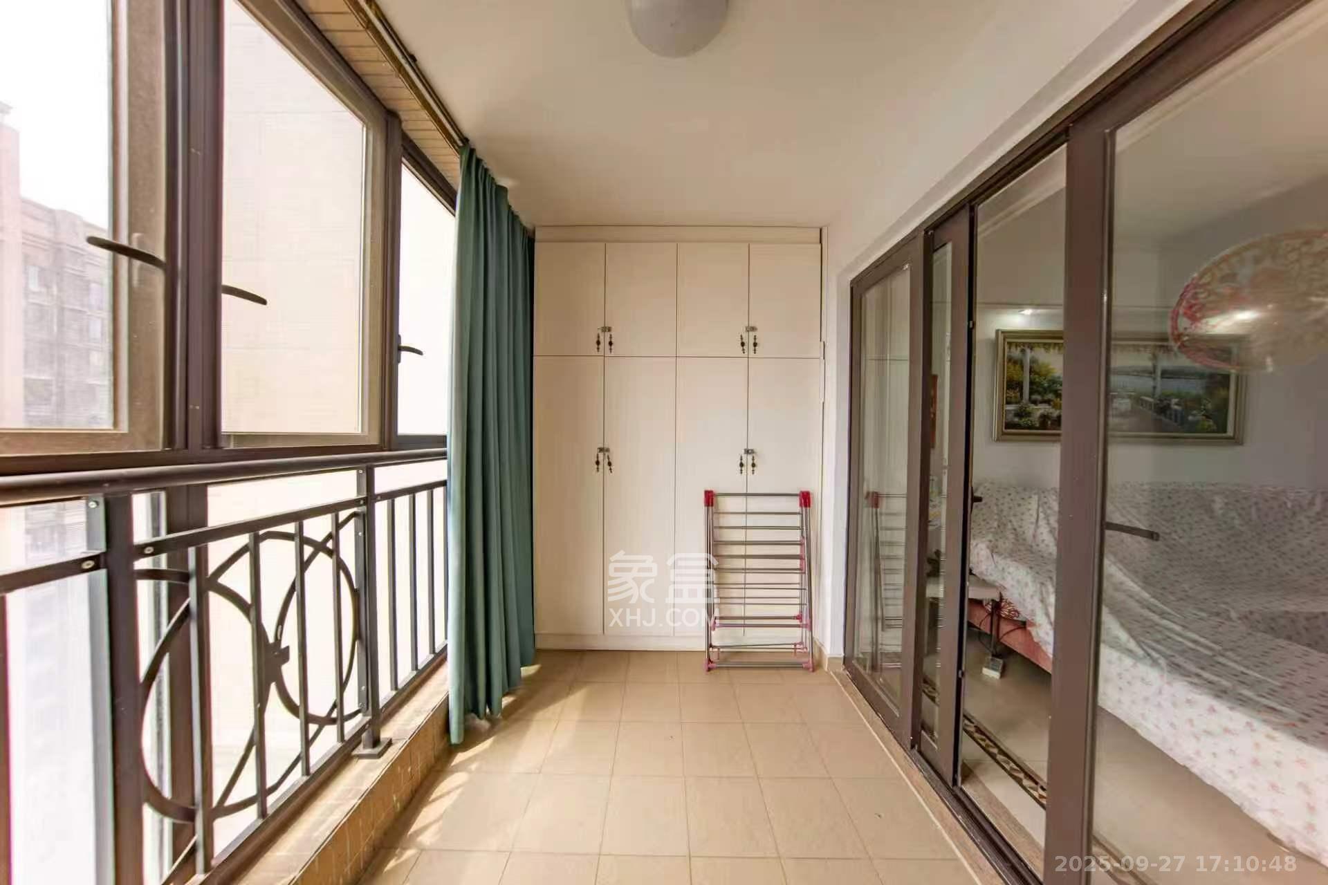 中海国际一期  4室2厅2卫    2500.0元/月室内图1