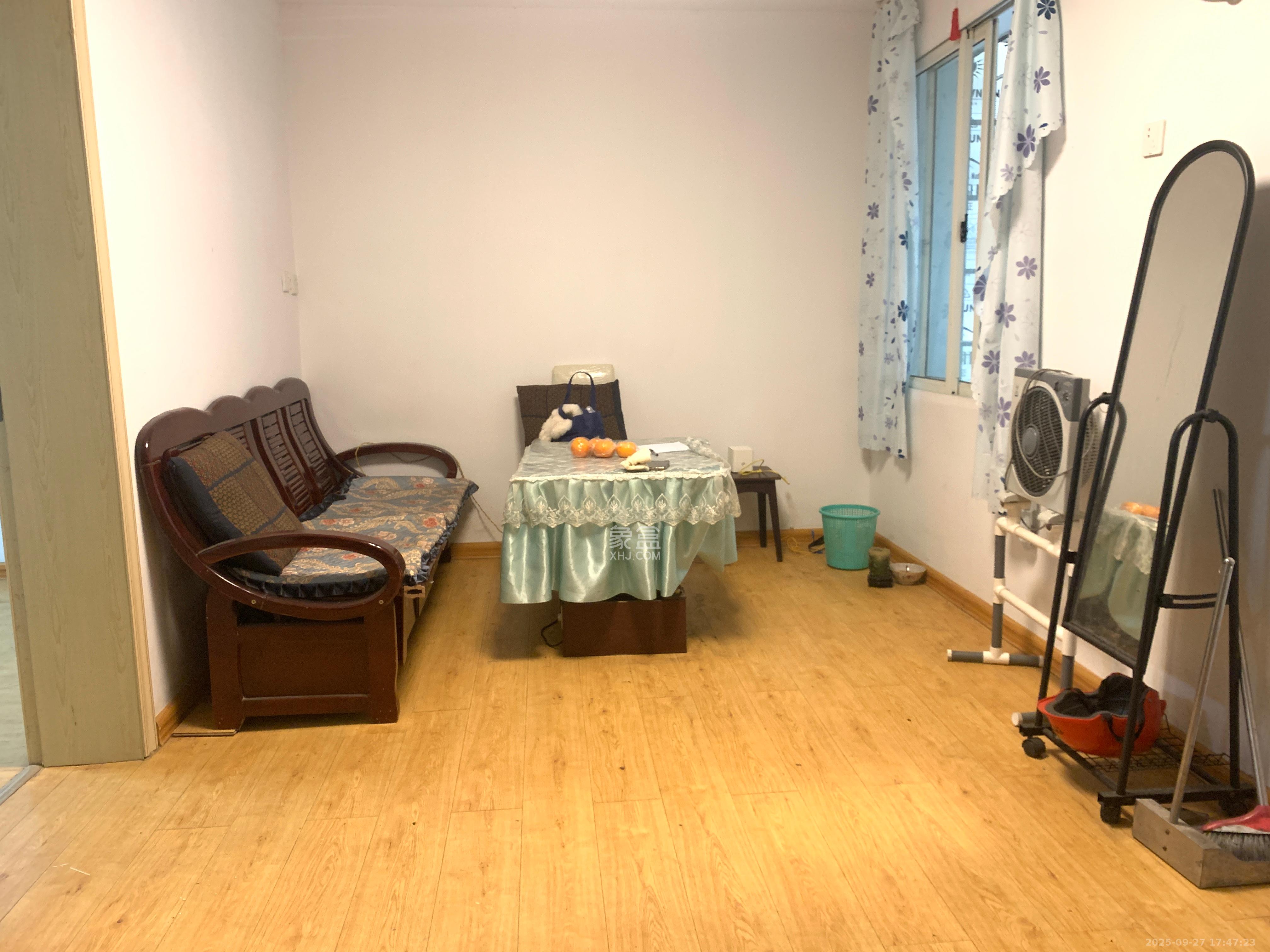 桂花路铁建宿舍 2室1厅1卫 1400.0元/月 桂花路铁建宿舍 2室1厅1卫 1400.0元/月室内图