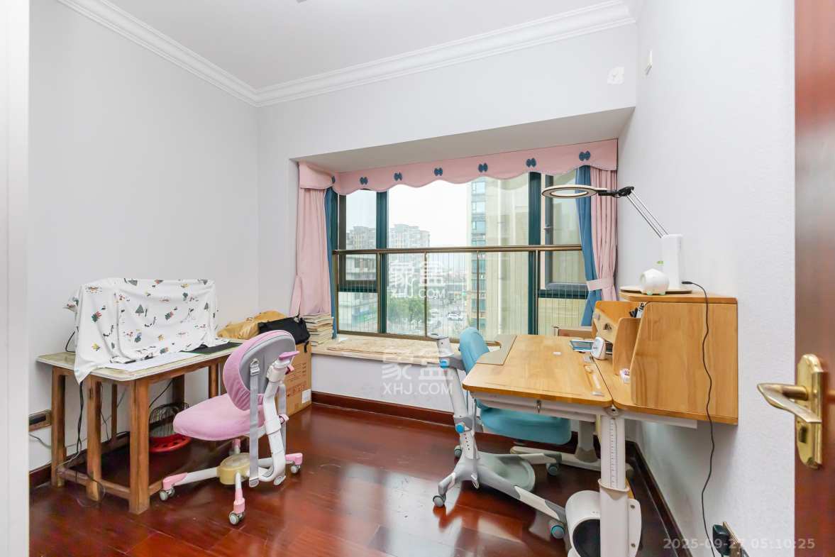 恒大名都 4室2厅2卫 78.8万 恒大名都 4室2厅2卫 78.8万卧室