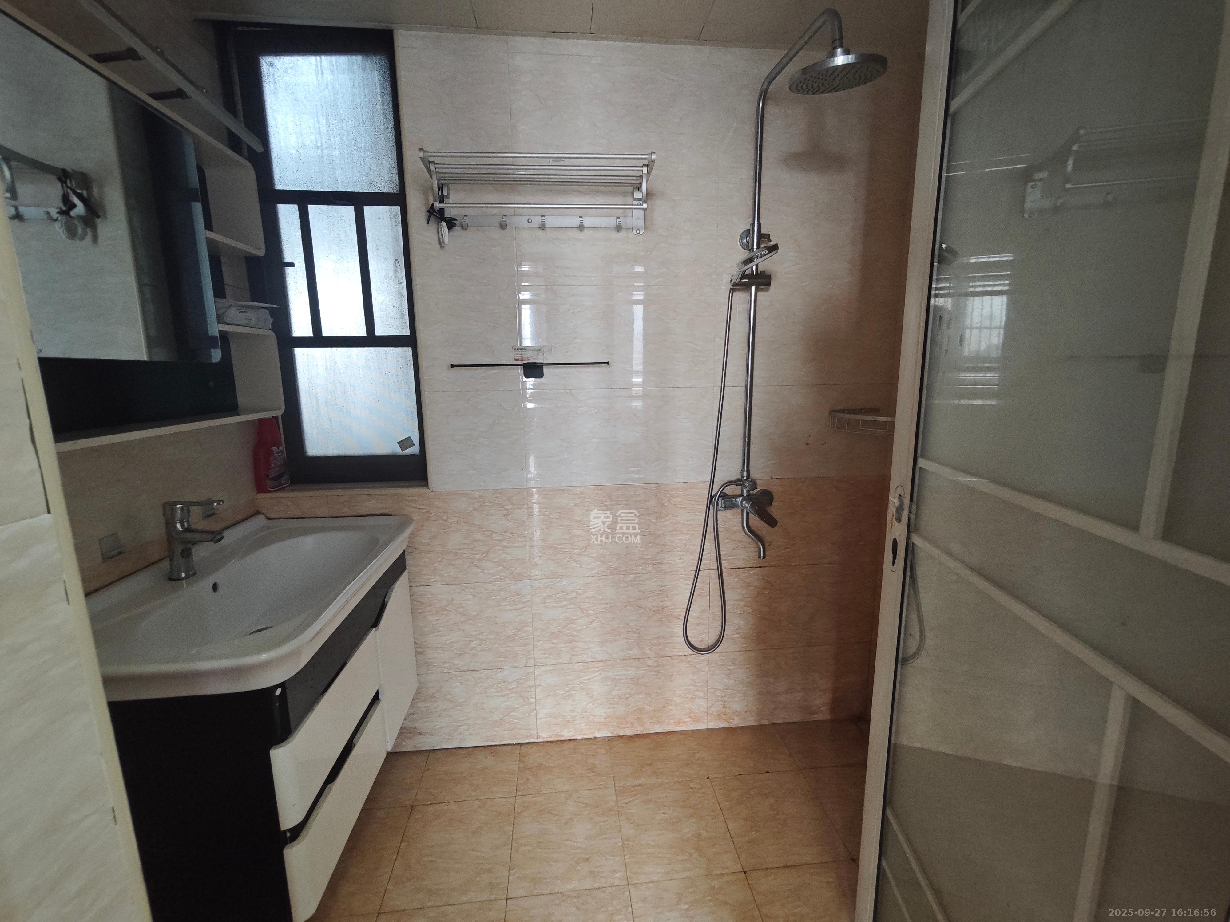 绿地之窗 3室1厅1卫 2000.0元/月 绿地之窗 3室1厅1卫 2000.0元/月室内图