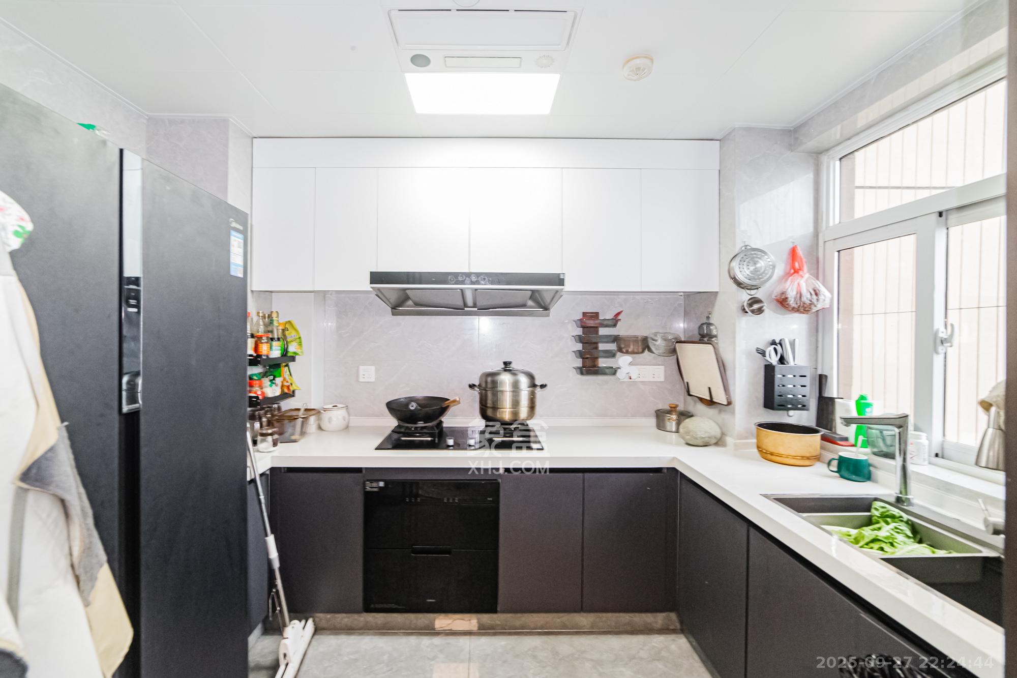 北辰三角洲C2区  3室2厅2卫    228.0万厨房