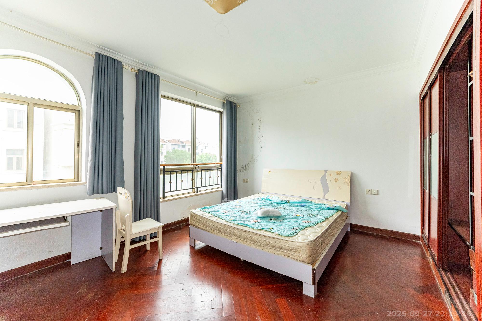 碧桂园威尼斯城 6室2厅5卫 240.0万 碧桂园威尼斯城 6室2厅5卫 240.0万卧室