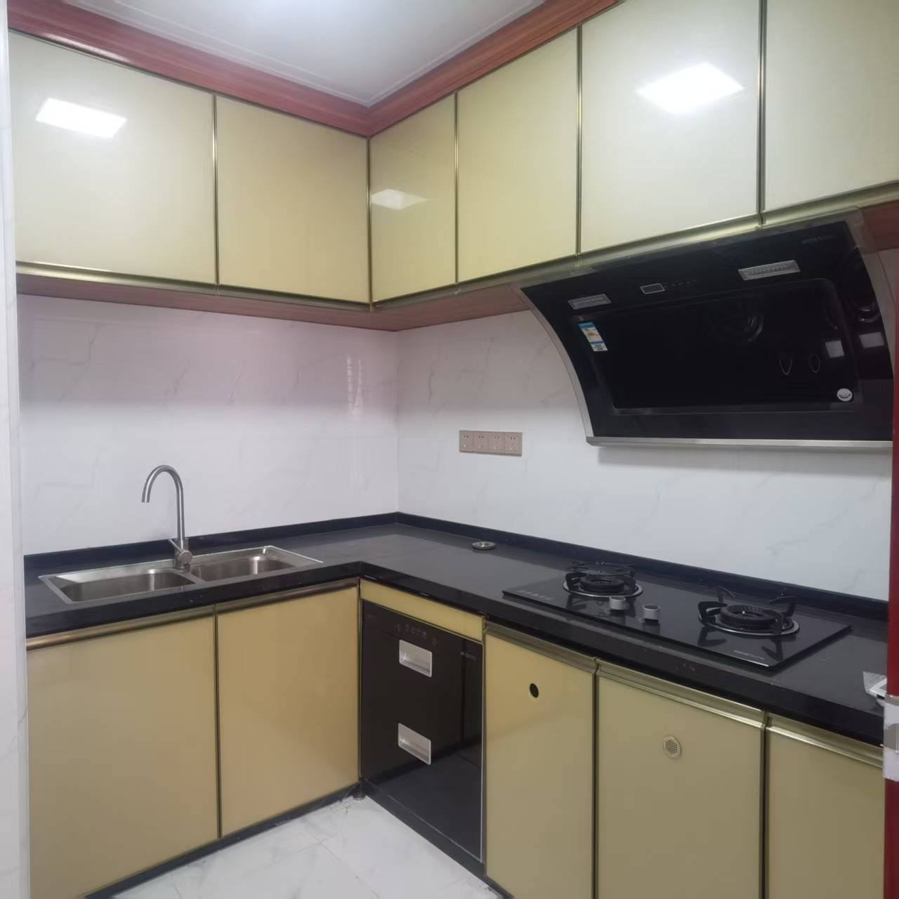 五源河公寓C区 3室2厅2卫 2500.0元/月 五源河公寓C区 3室2厅2卫 2500.0元/月室内图