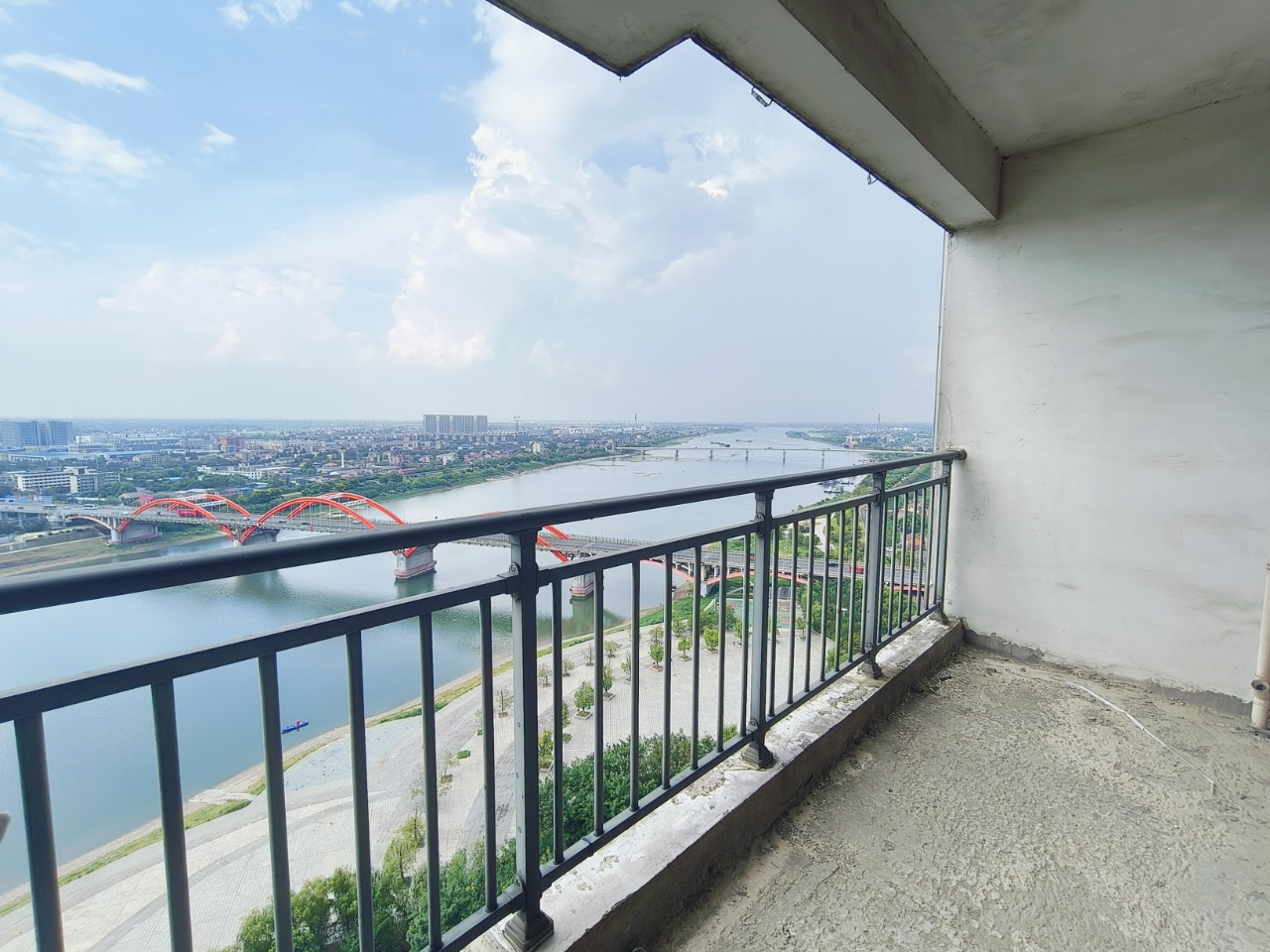 太一御江城  3室2厅2卫    64.8万客厅