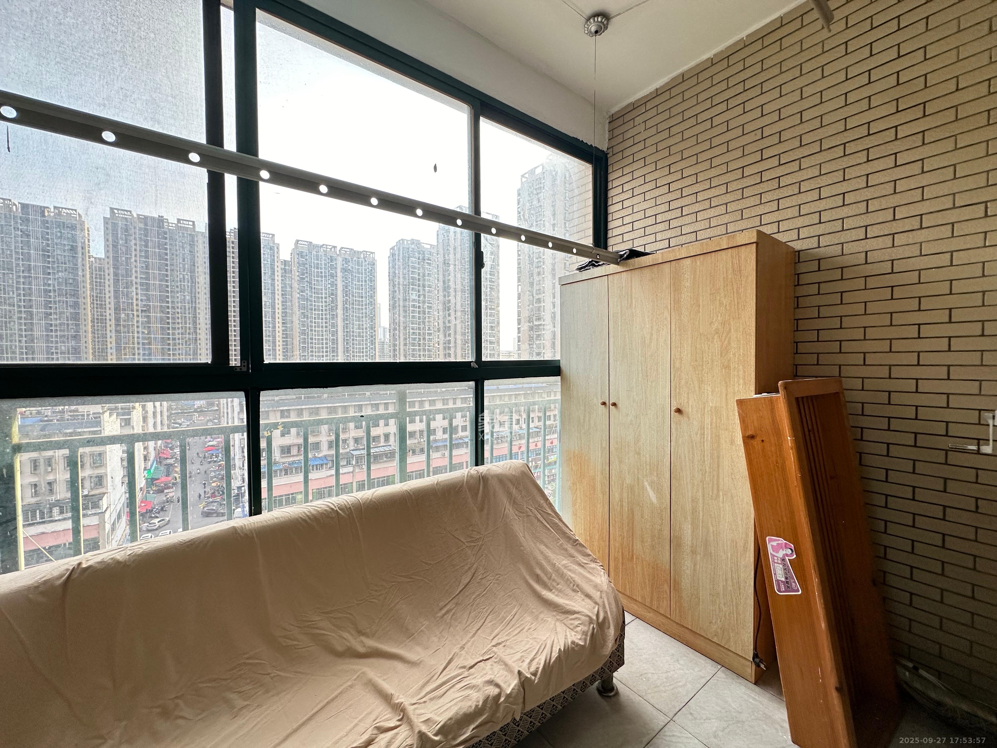 松雅湖畔 3室2厅1卫 1350.0元/月 松雅湖畔 3室2厅1卫 1350.0元/月室内图