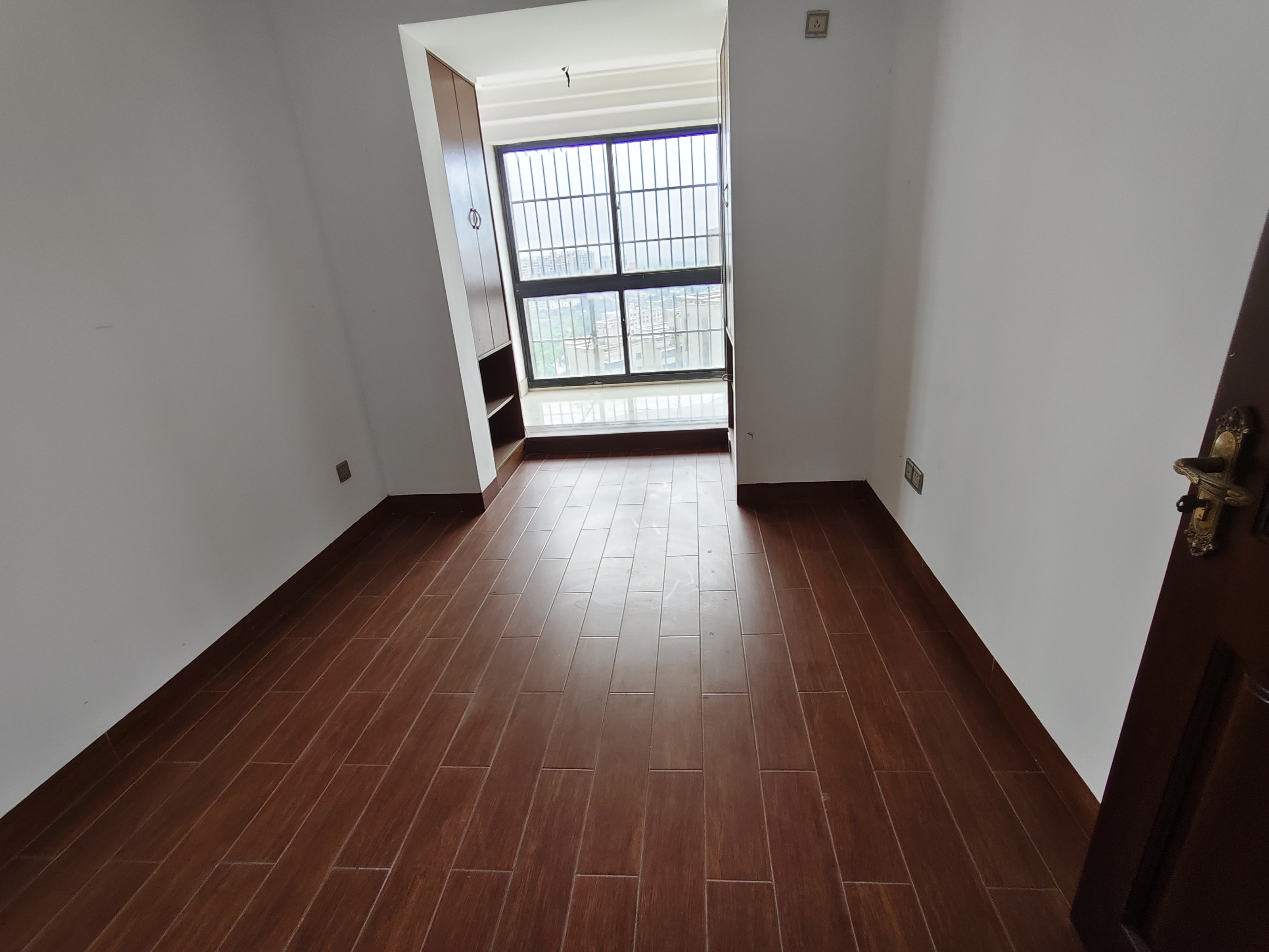 翡翠水城(住宅) 4室2厅2卫 2500.0元/月 翡翠水城(住宅) 4室2厅2卫 2500.0元/月室内图