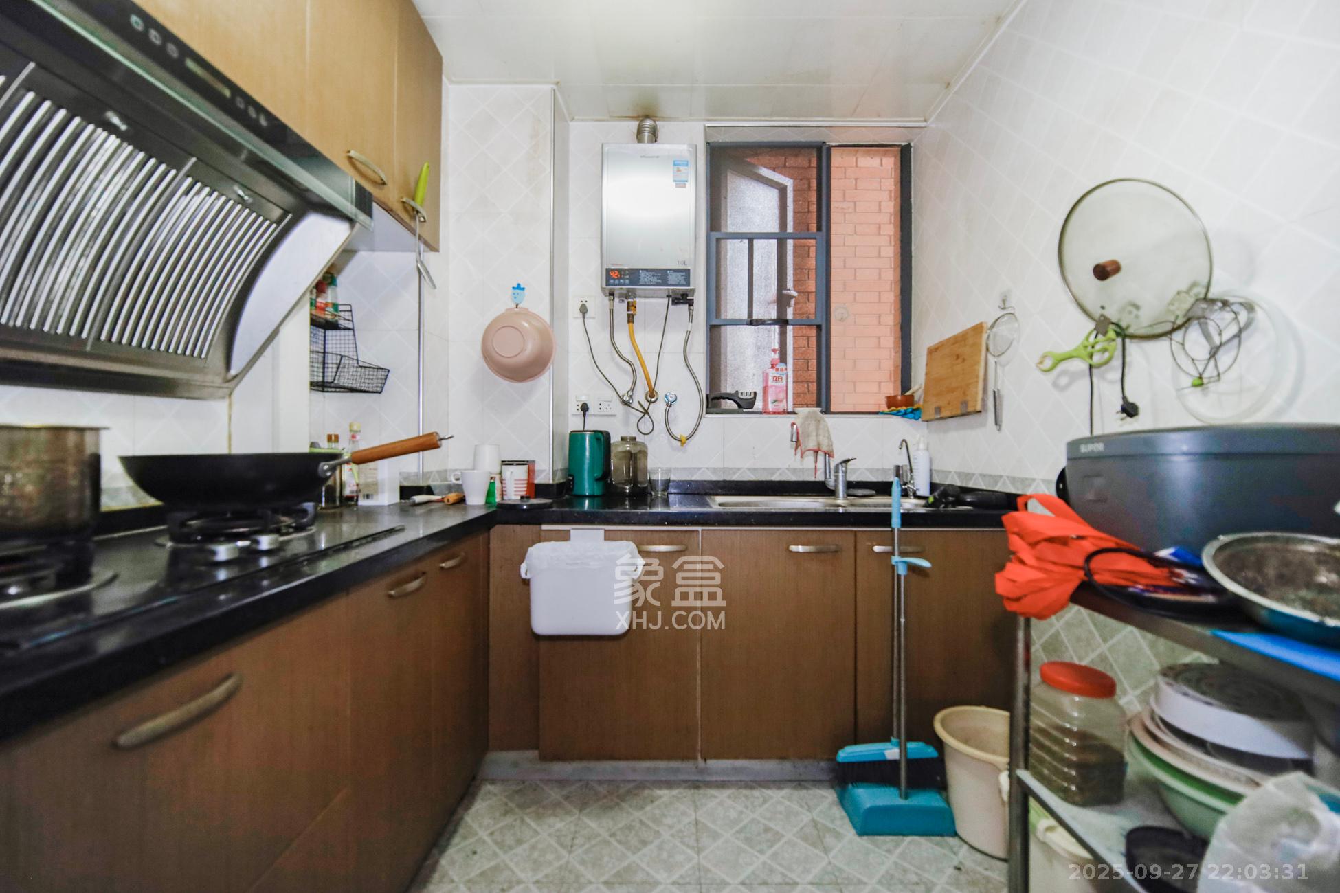 香溢豪庭  2室1厅1卫    78.8万厨房