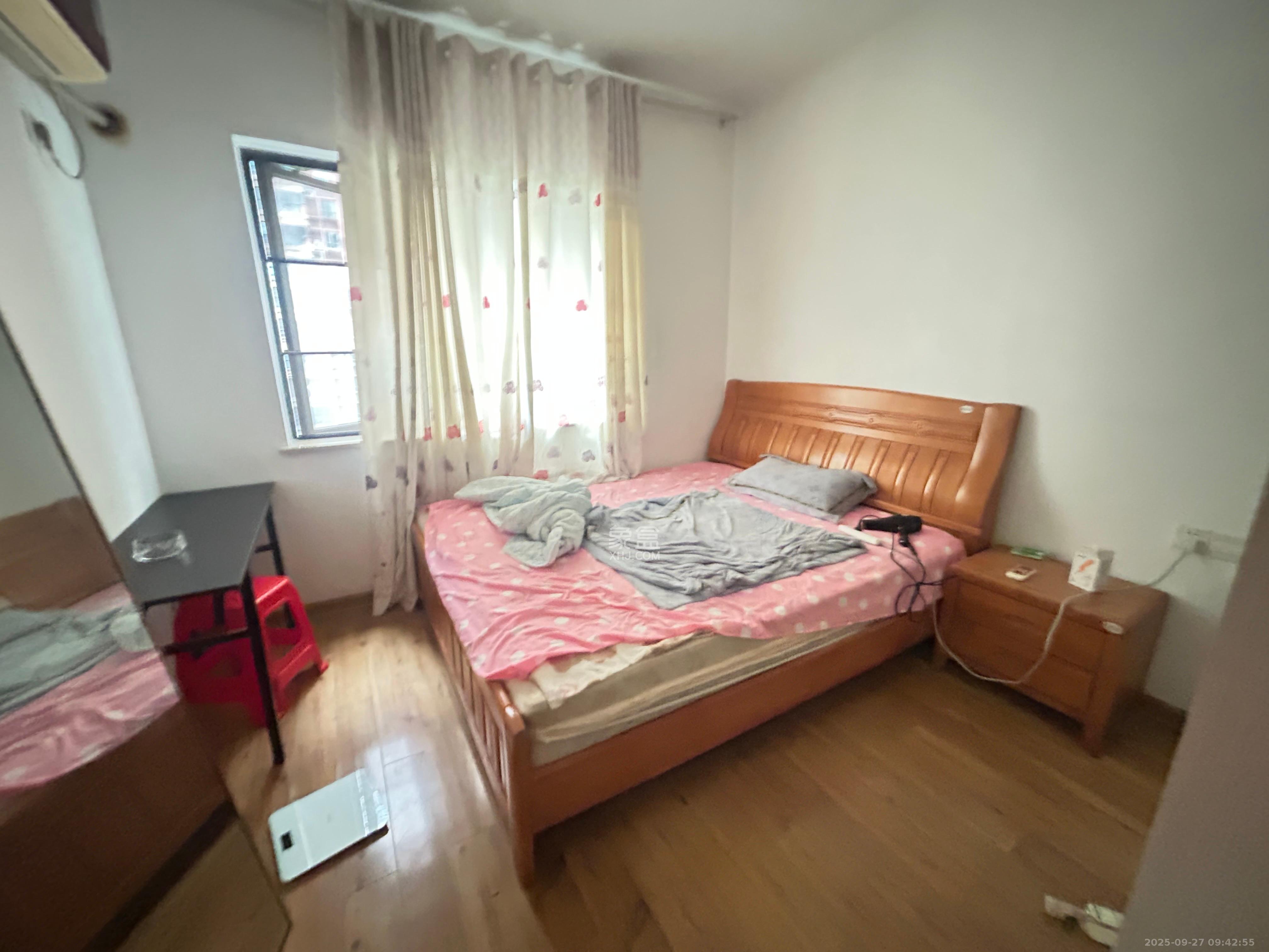 上海城小区  4室2厅2卫   2500.00元/月室内图