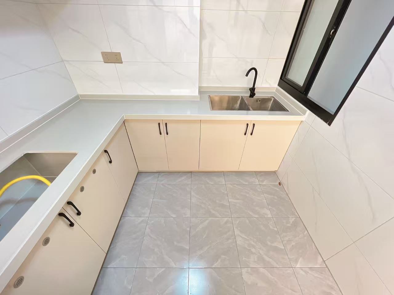 欣安花园  1室0厅0卫    103.0万客厅