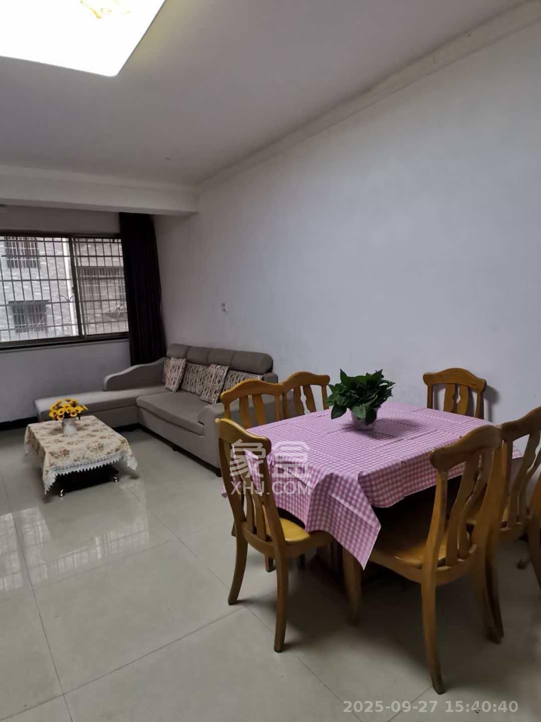 岳鞍阁小区 2室2厅1卫 1600.0元/月 岳鞍阁小区 2室2厅1卫 1600.0元/月室内图