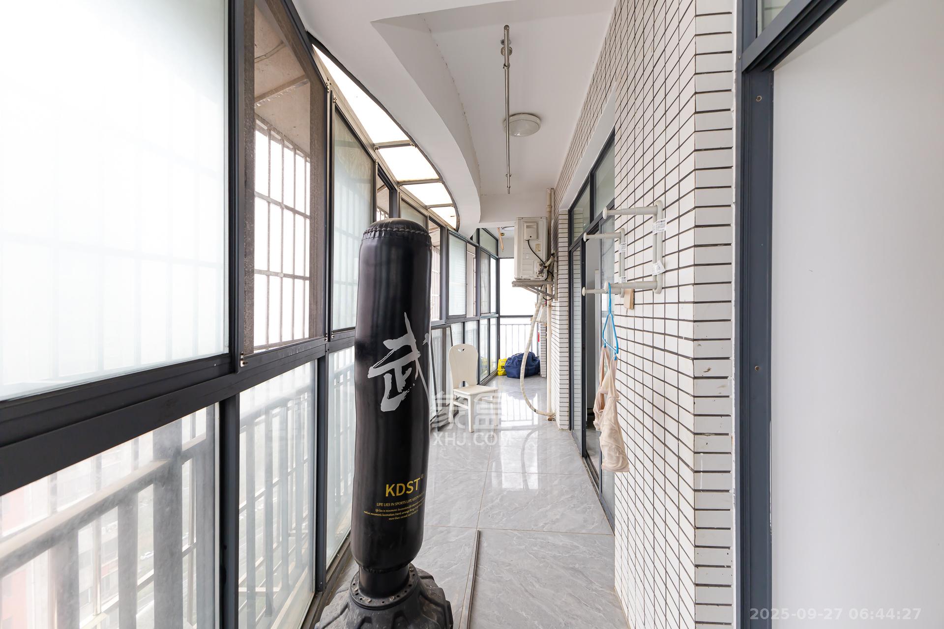 浩龙音乐界  3室2厅2卫    52.0万阳台