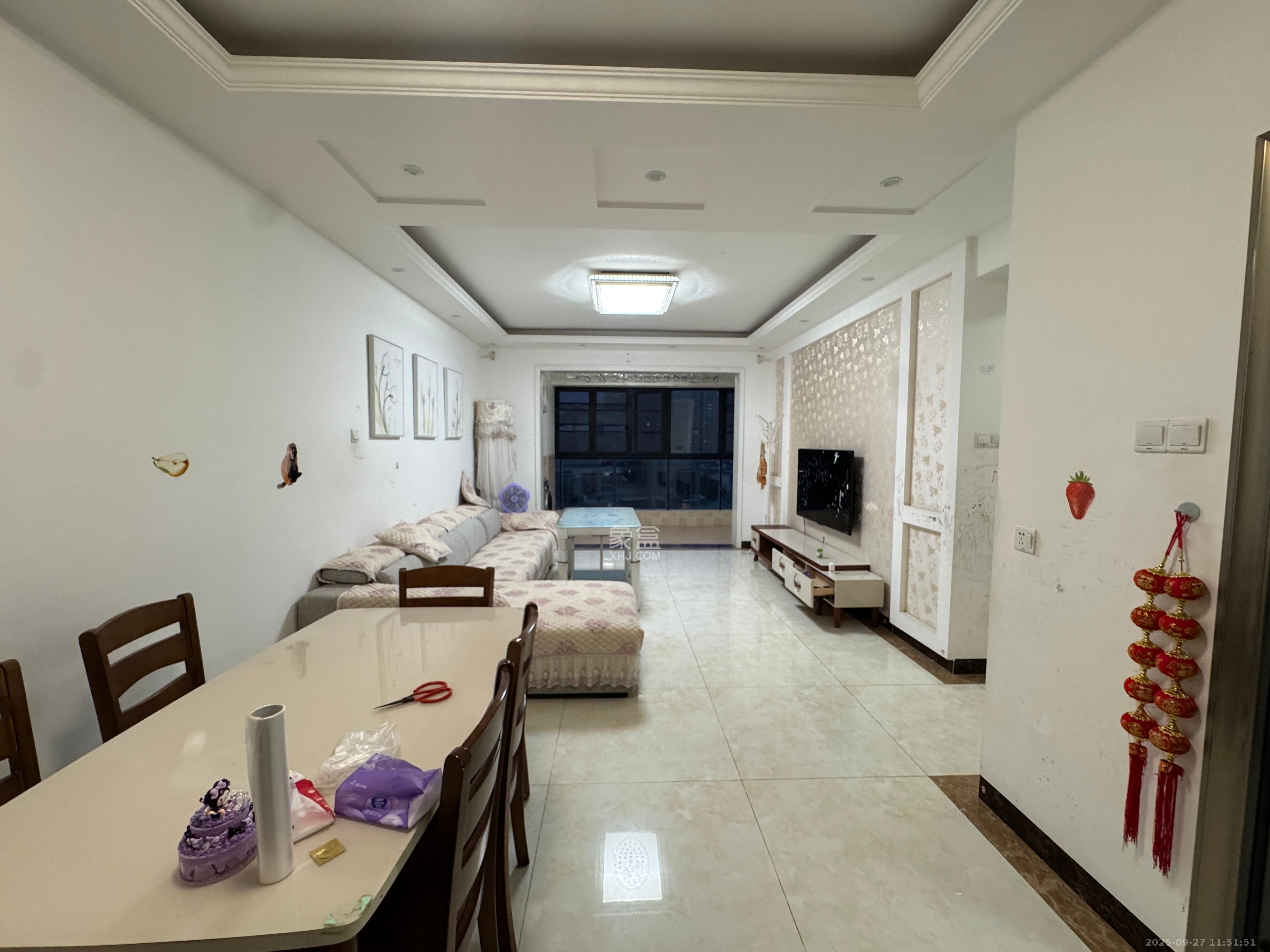 荣悦台 3室2厅2卫 3700.0元/月 荣悦台 3室2厅2卫 3700.0元/月室内图