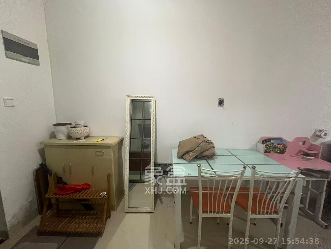 怡海星城  1室1厅1卫    1100.0元/月室内图