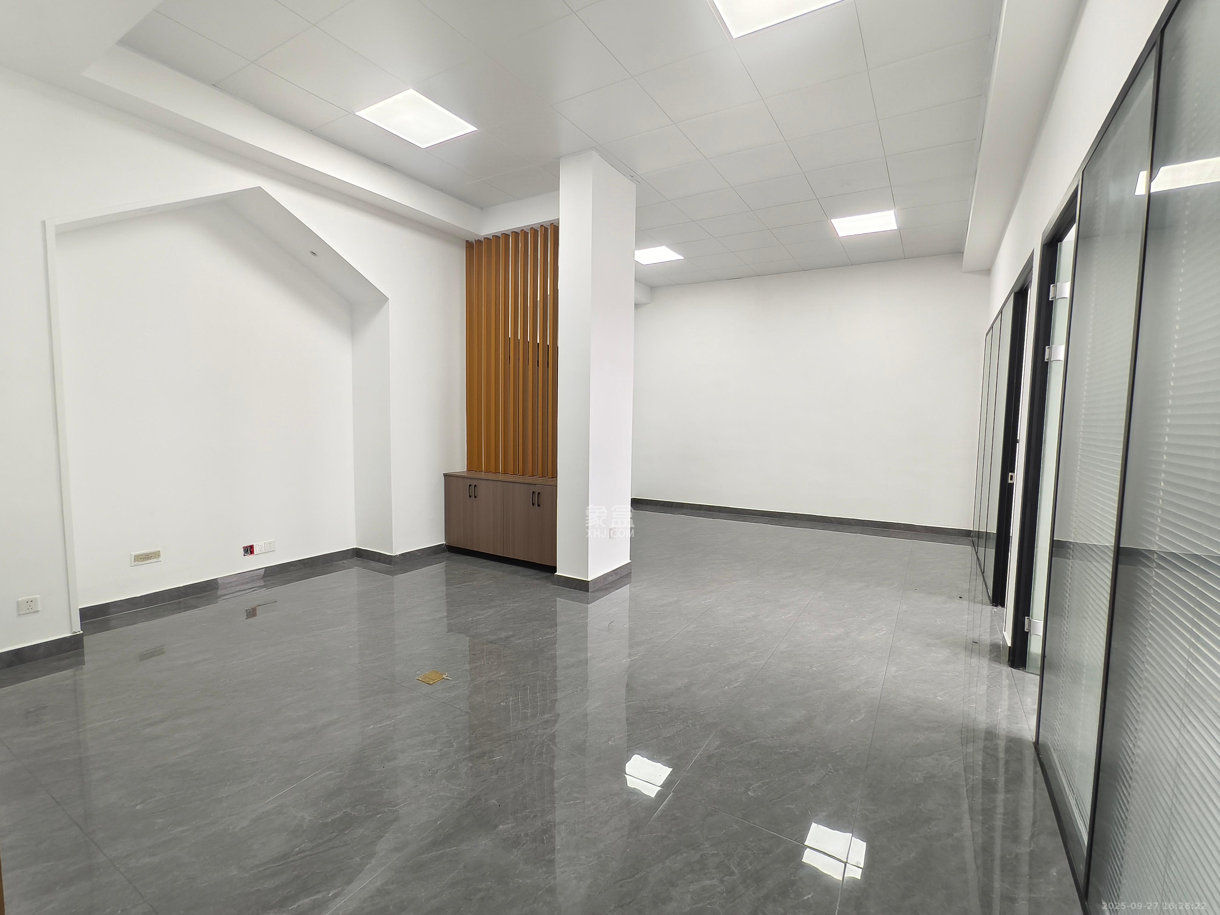 华润置地广场二期 1室1厅1卫 5888.00元/月 华润置地广场二期 1室1厅1卫 5888.00元/月室内图