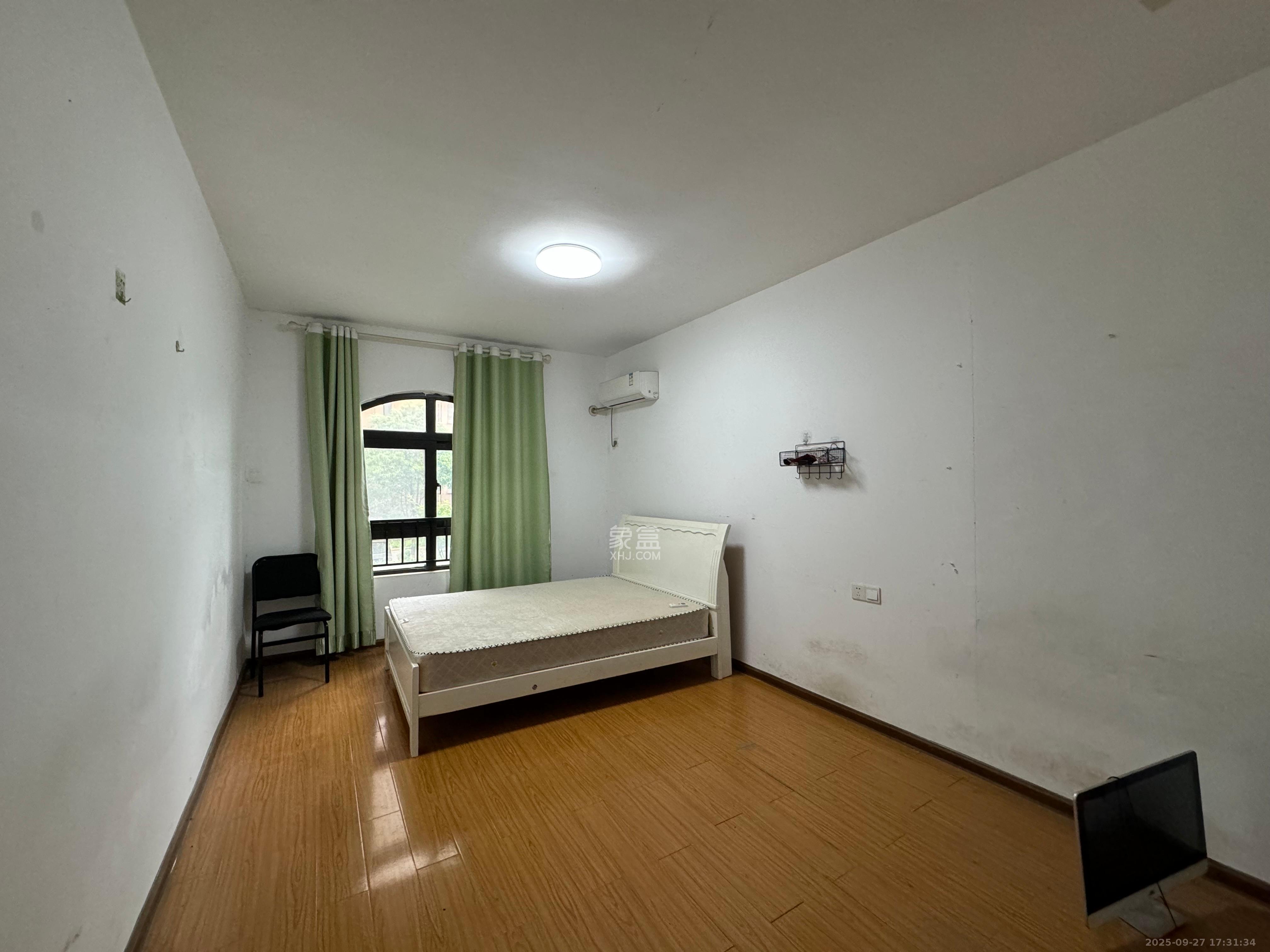 中信凯旋蓝岸(中信新城三期) 4室2厅2卫 2000.0元/月 中信凯旋蓝岸(中信新城三期) 4室2厅2卫 2000.0元/月室内图