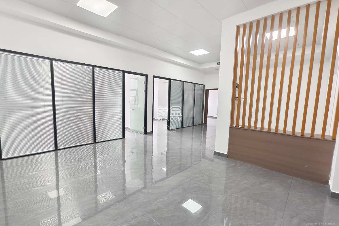 华润置地广场二期 1室1厅1卫 5888.00元/月 华润置地广场二期 1室1厅1卫 5888.00元/月室内图