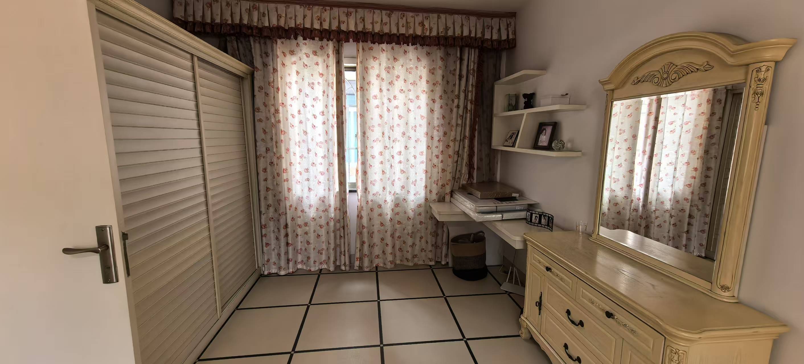 庭院小区 6室2厅1卫 198.0万 庭院小区 6室2厅1卫 198.0万室内图