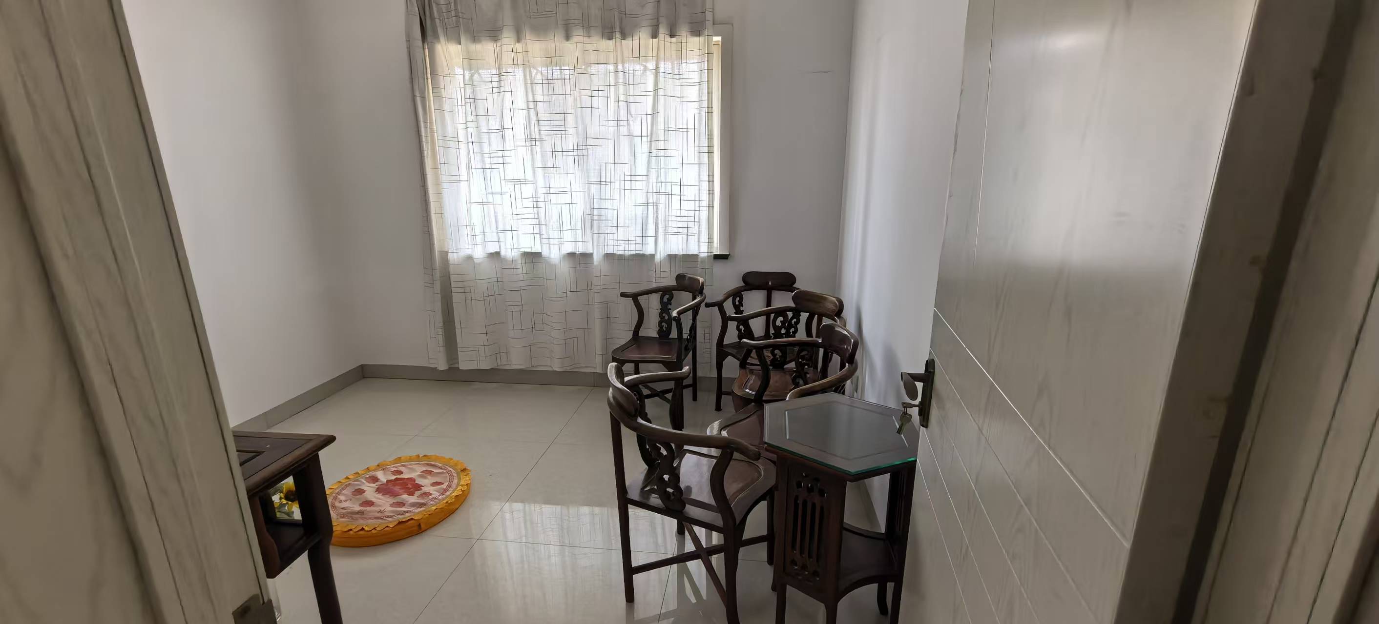 庭院小区  6室2厅1卫    198.0万室内图