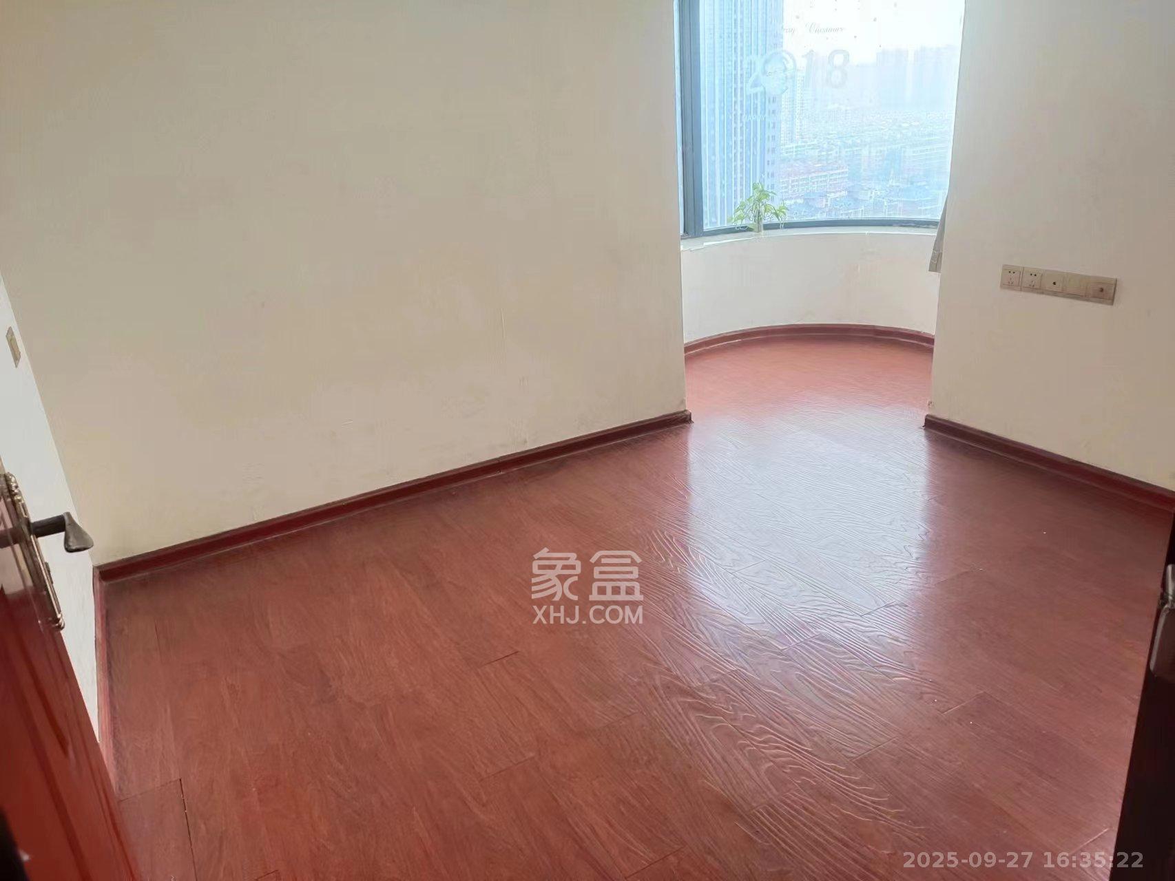 华城广场 2室1厅1卫 2700.0元/月 华城广场 2室1厅1卫 2700.0元/月室内图